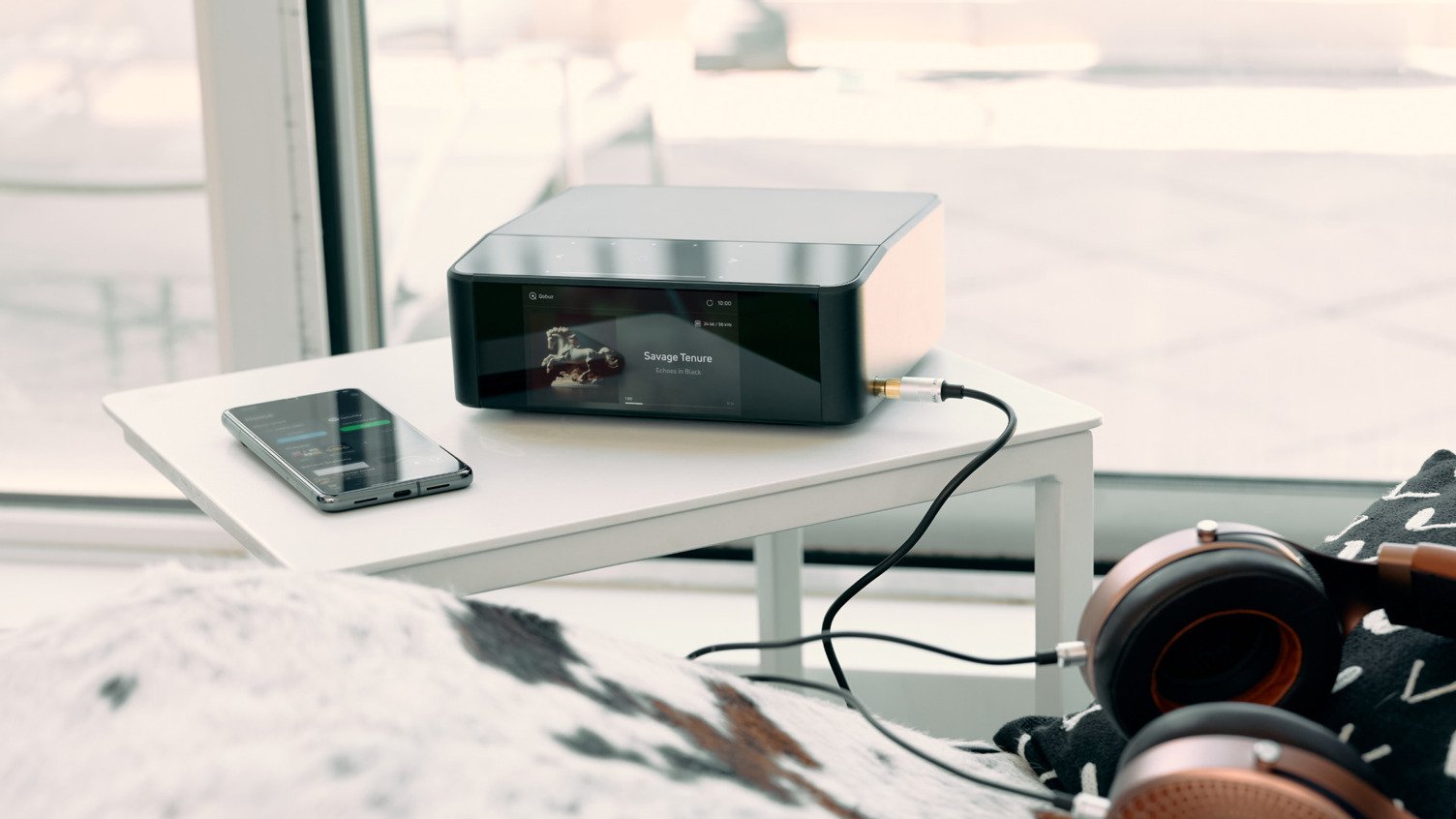 Bluesound NODE ICON with headphones and device_1920x1080.jpg