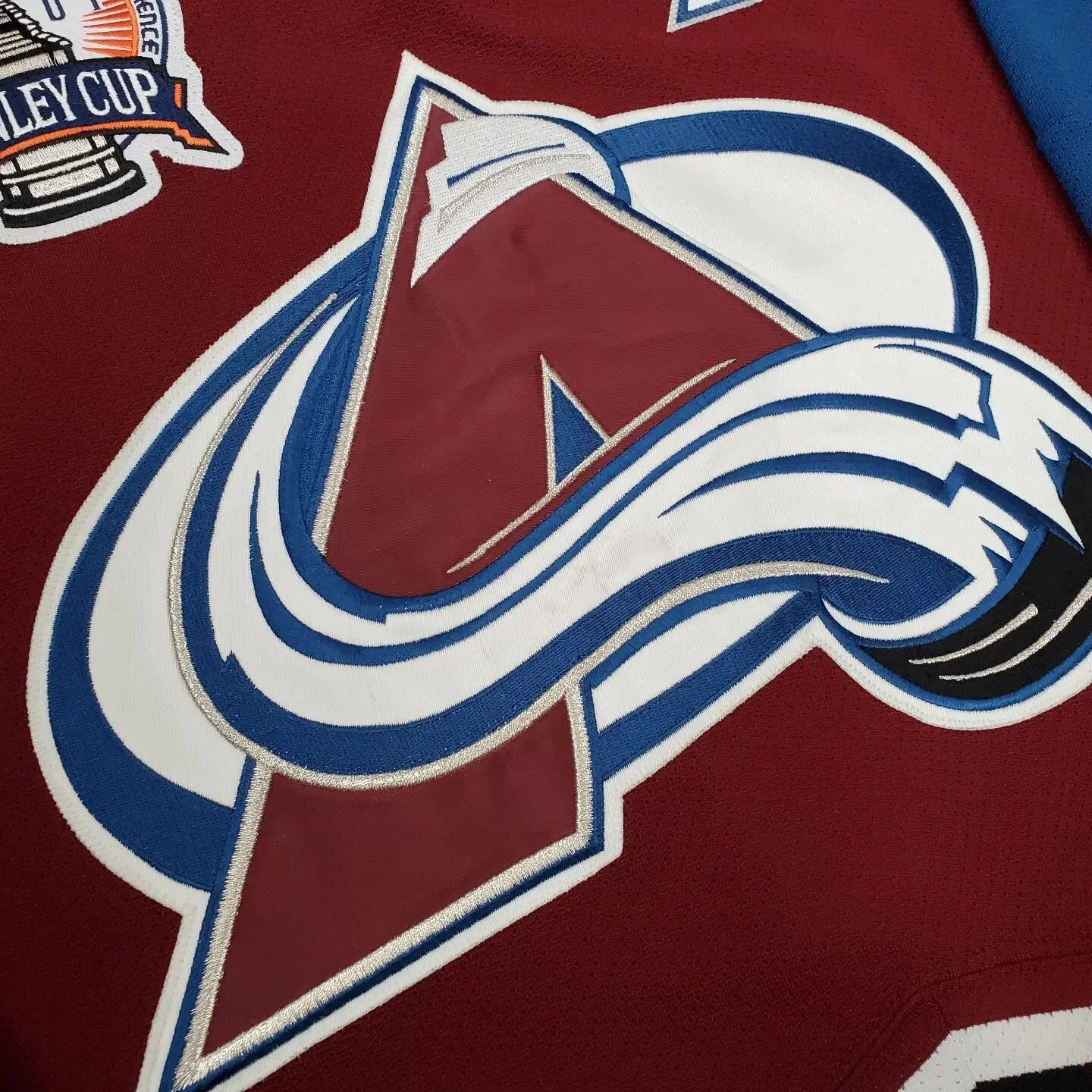 Pretty stoked with my first Avalanche in the books. 
2001 SCF with a stacked glacial twill custo 🥵
Full custo by First Line 😎
#hockey #hockeyjersey #nhl #needleandthread #hockeylife #hockeycollector #customized #yow #yowbusiness #ottawasmallbusi