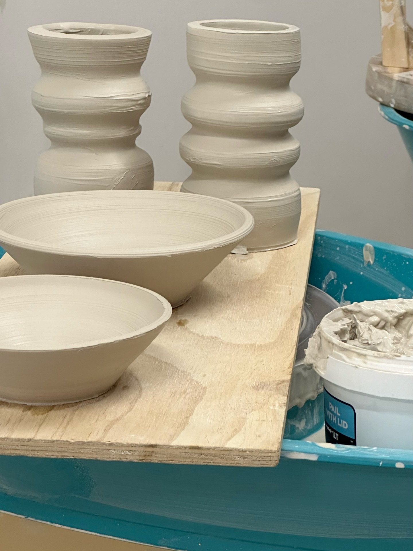 March wrap up!!!! What a month!!! 
I feel like March is always where the year reaaally starts and momentum builds. 

Celebrated my birthday, had lentils and beans on repeat, lots of herbal creams, time outdoors and pottery!! Some pretty sunsets, gorg