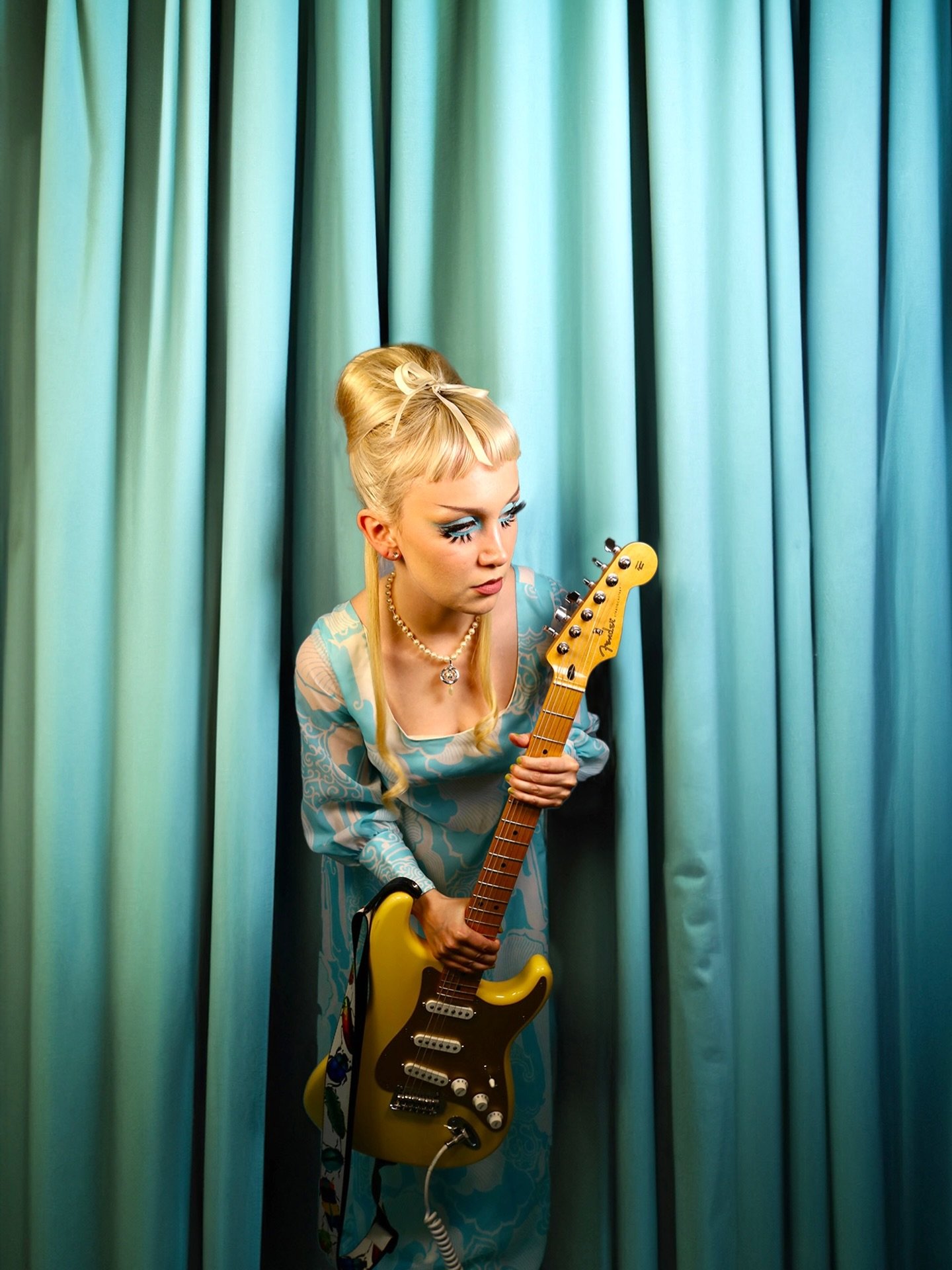 HAMTRAMCK !! TONIGHT AT @smallsbar Come see our last show tonight. I&rsquo;m emo just thinking about it 😭 having the best time. thank you to the @thesurfrajettes for believing in me and taking me on your tour❤️❤️❤️ 

See you there!! 

 #vintage #Ret