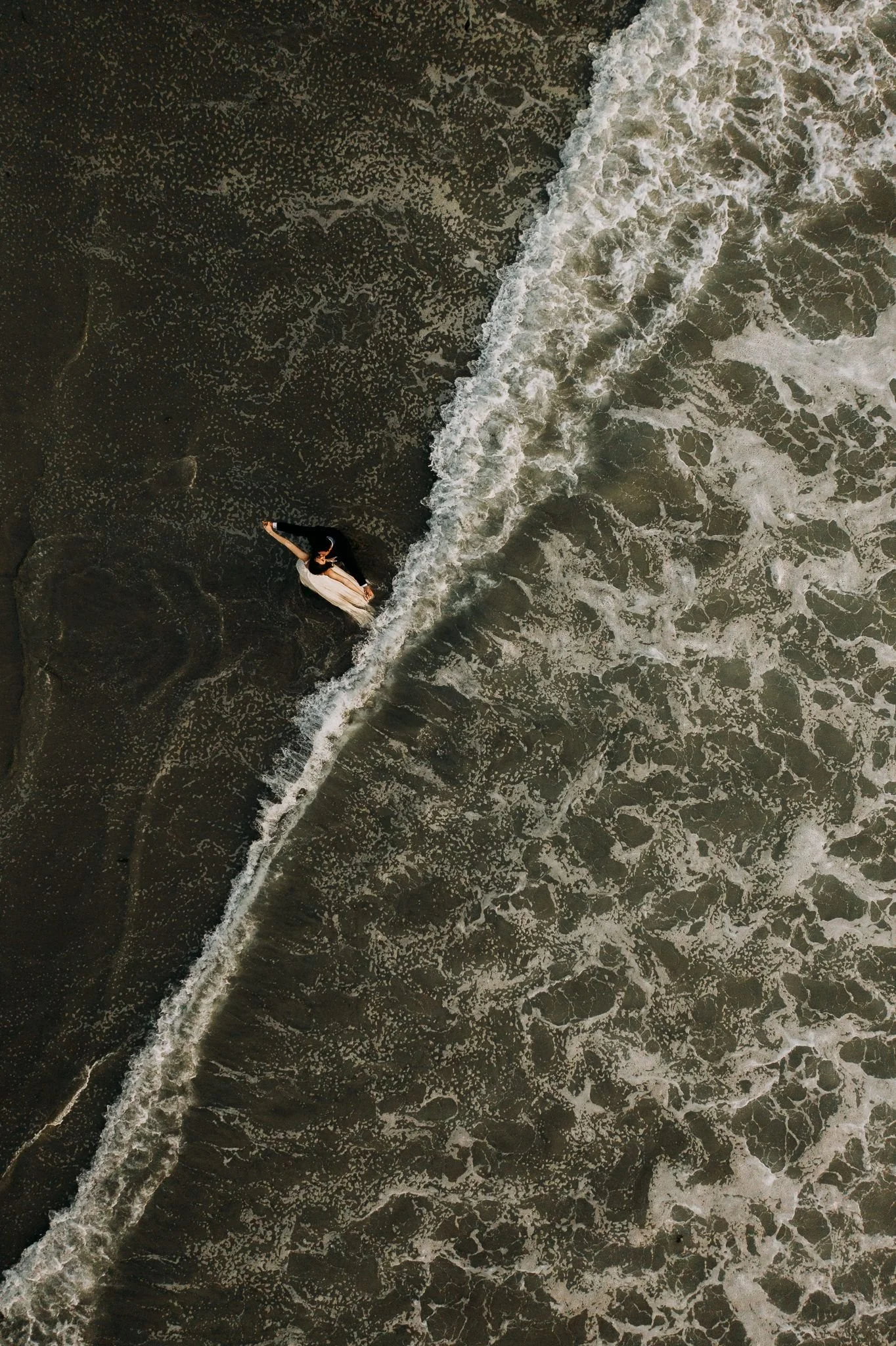 Junebug Wedding’s Best of the Best of Engagement Photography 22+ 23