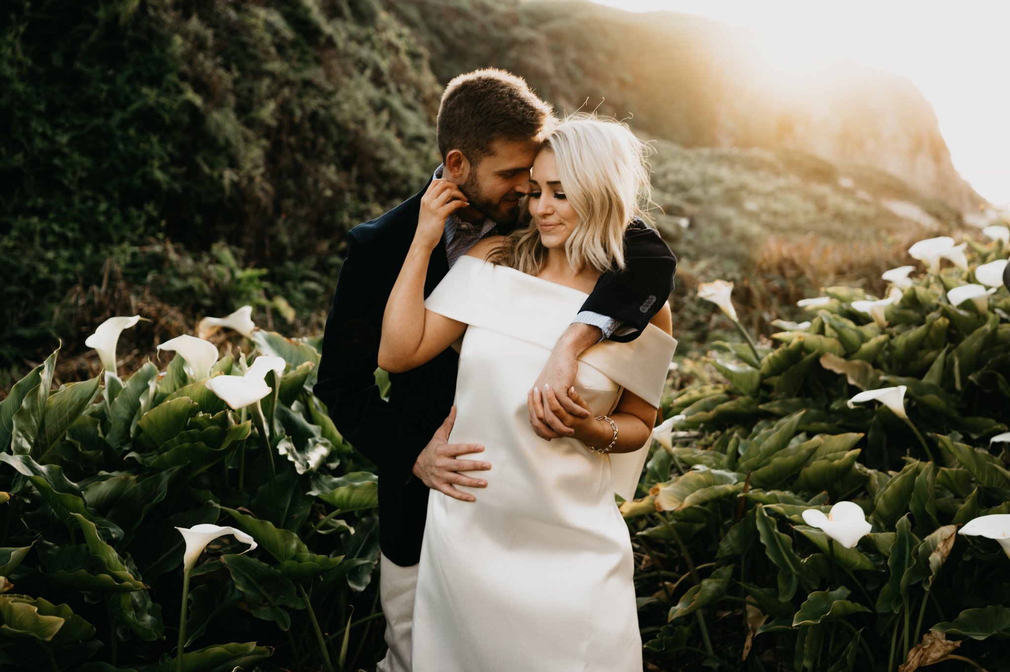 Big-Sur-lilies-blooming-engagement-photography-session
