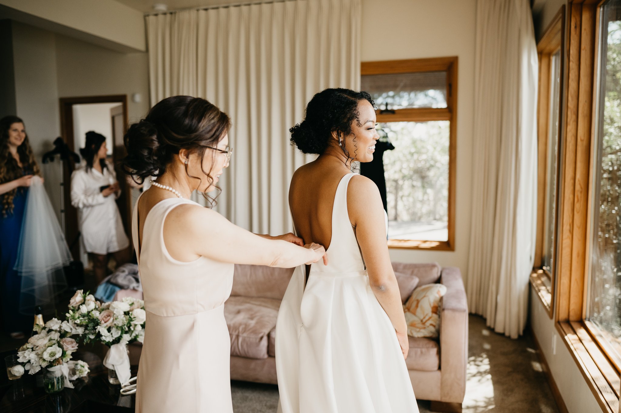 Wind-and-Sea-Big-Sur-Bride-with-mother-getting-ready