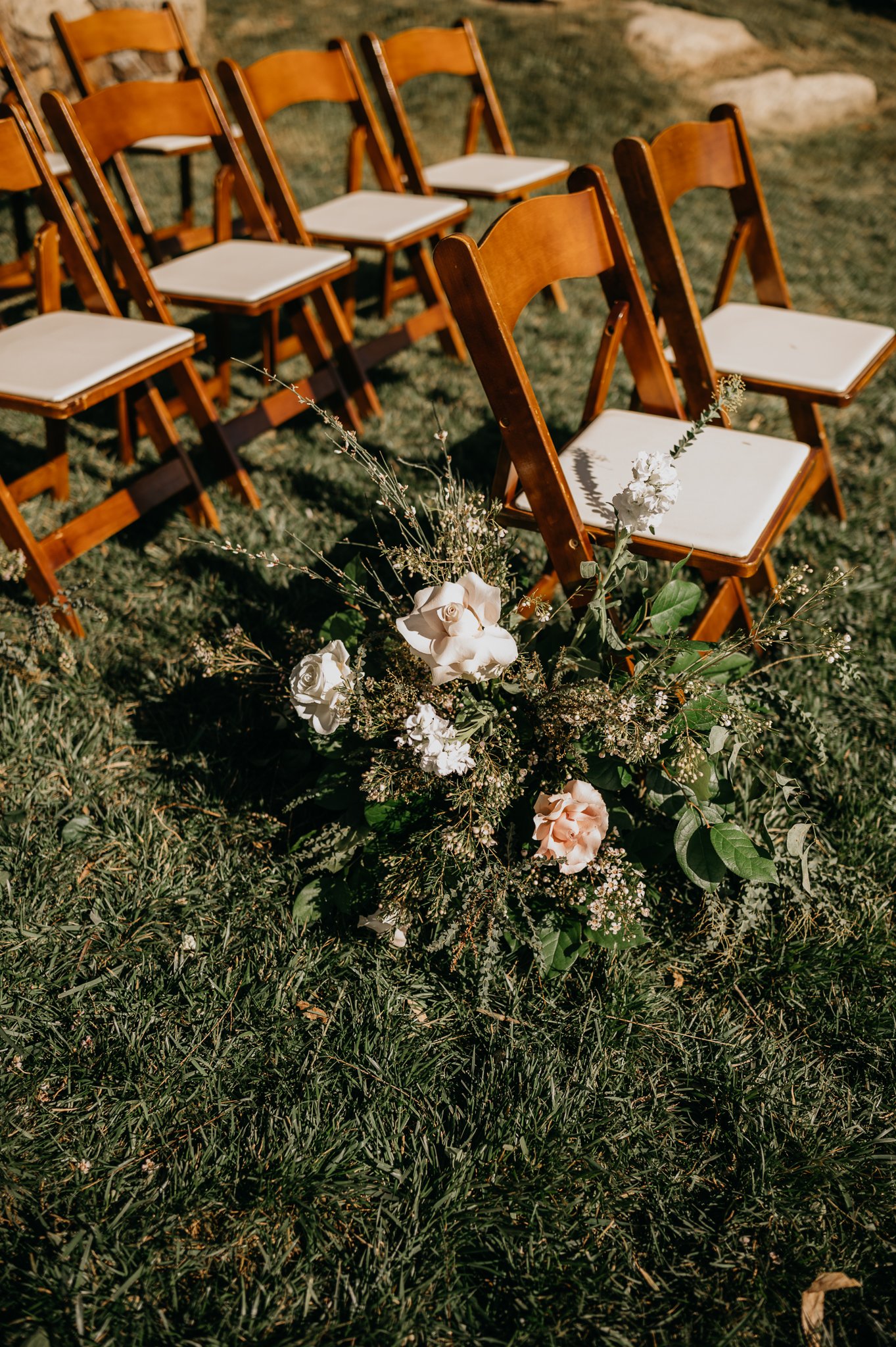 Big-Sur-Wind-Sea-wedding-venue-floral-arrangement