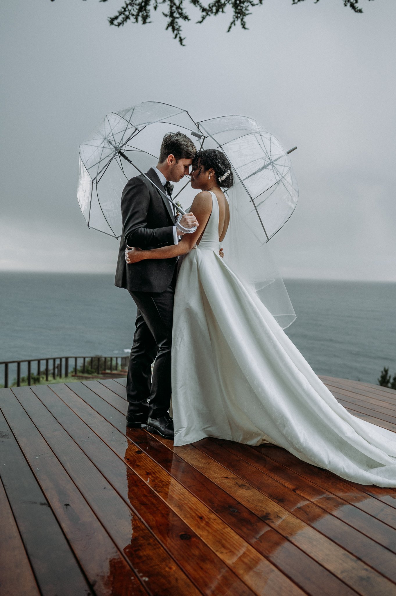 Big-Sur-Wedding-rain-bride-and-groom-umbrellas
