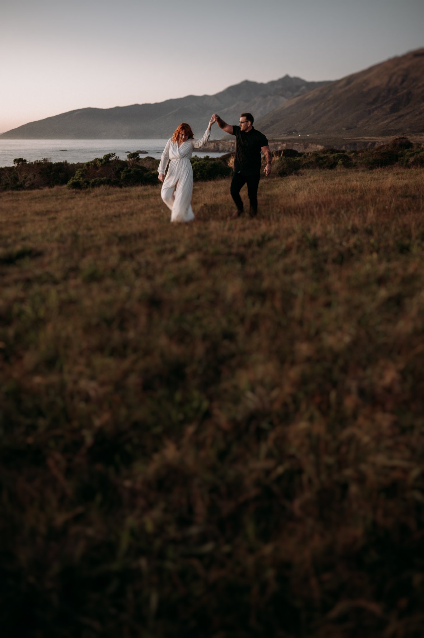 Couple-in-Meadow-Big-Sur-adventure-photography