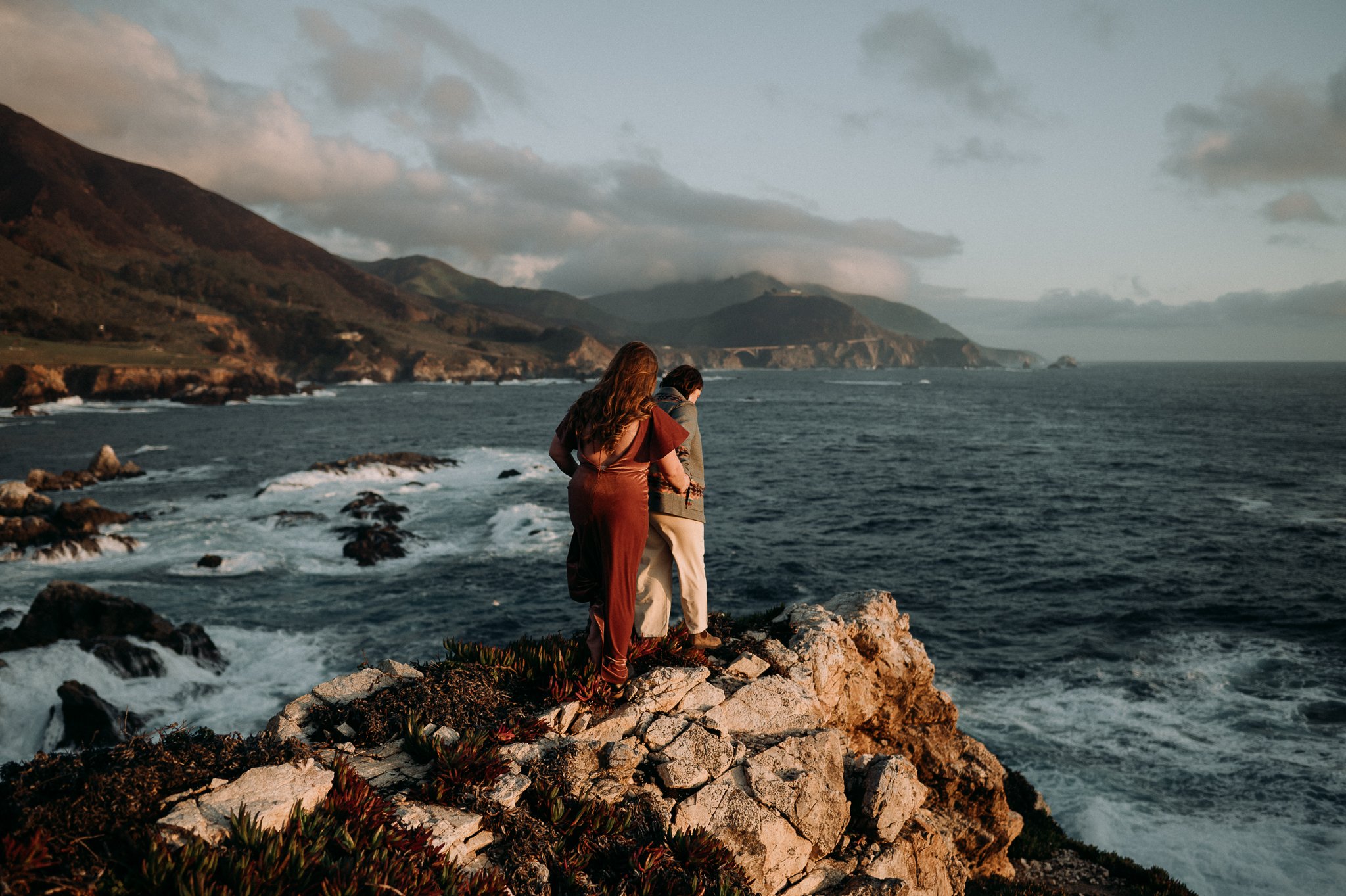 Big-Sur-adventurous-Cliffs-lgbtq-couple-Engagement-Photography