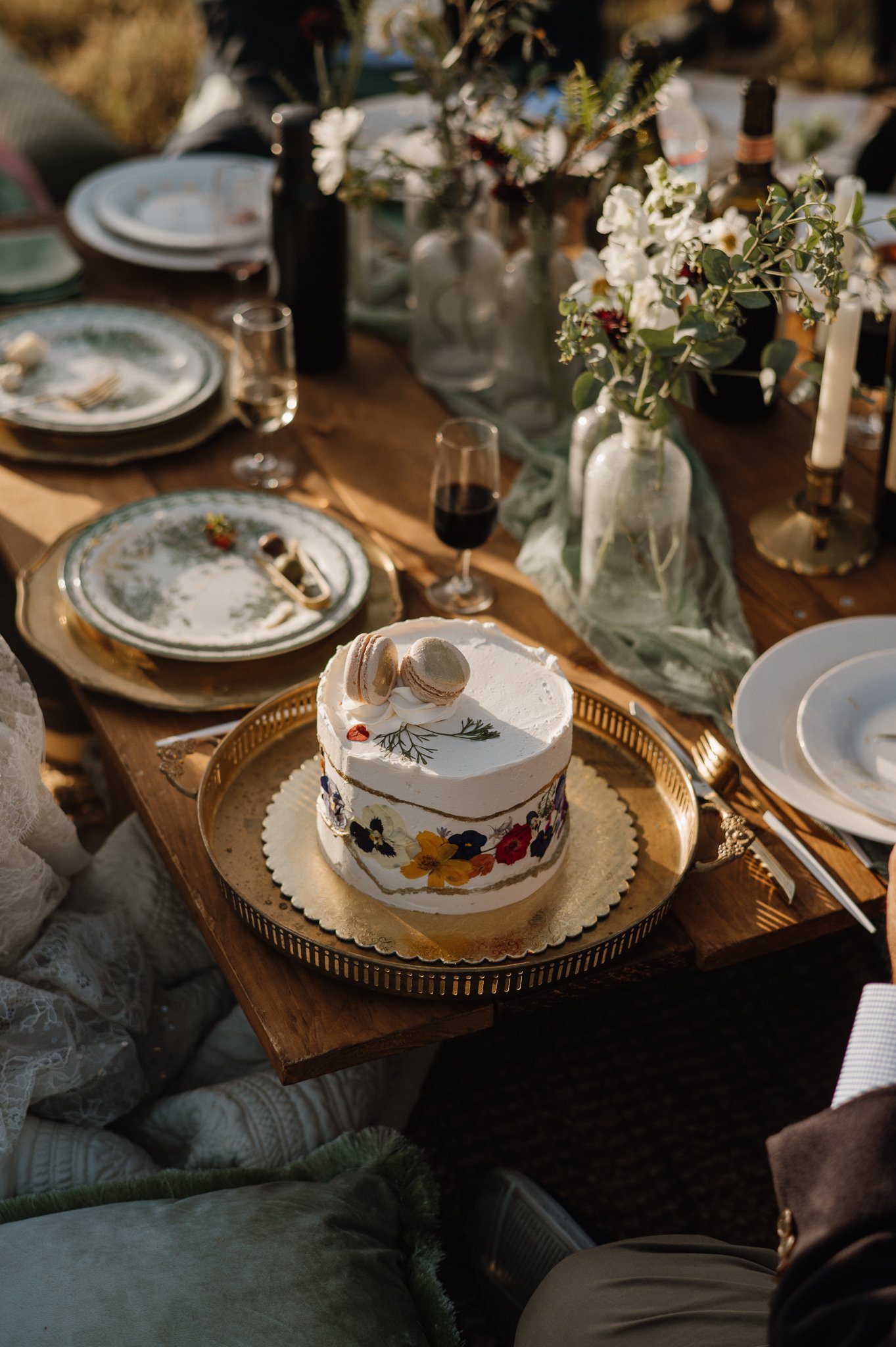 Big Sur wedding picnic, wedding cake on table