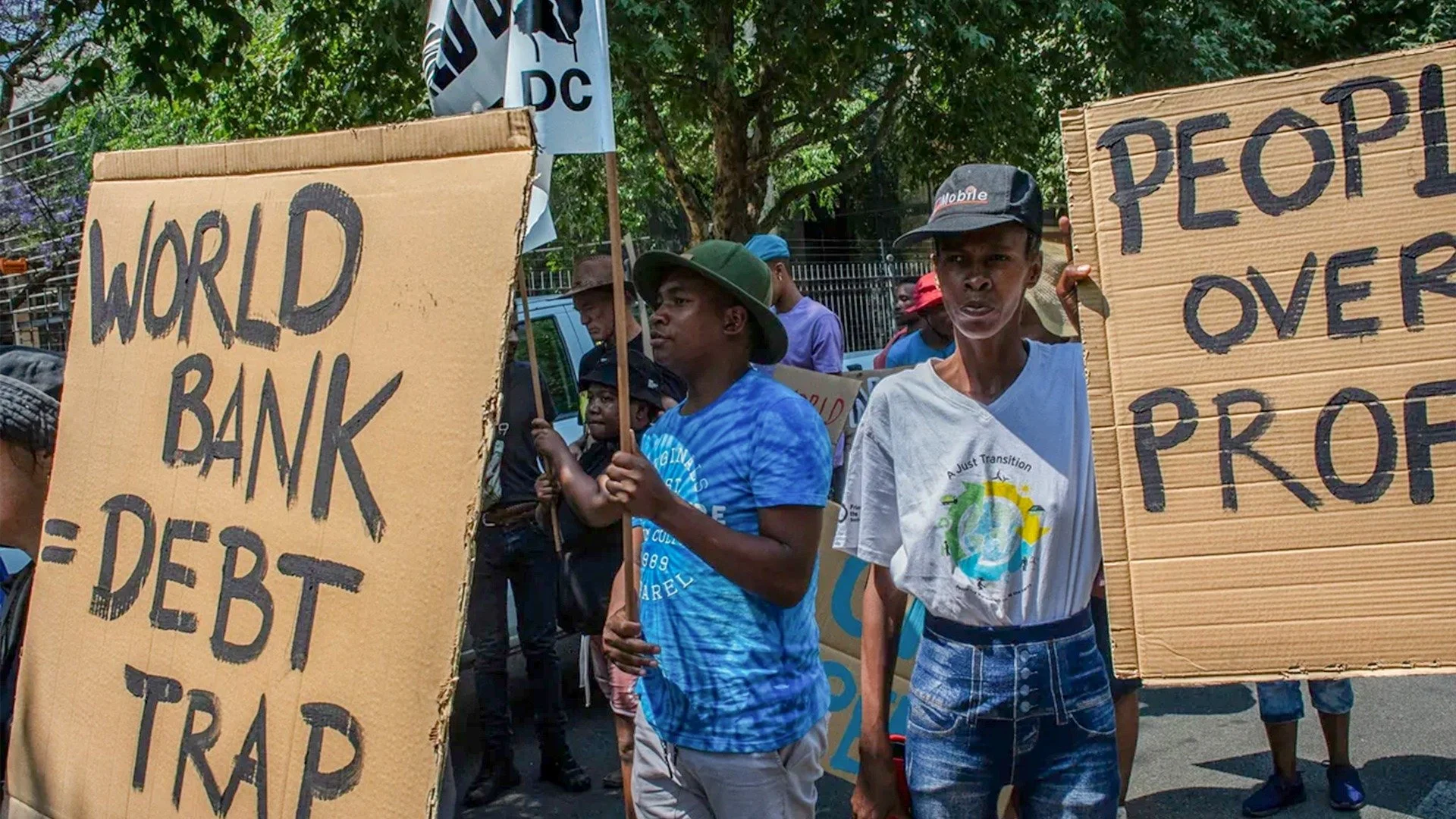 The $100 Trillion Shadow: Global Debt and Currency Crisis Risks