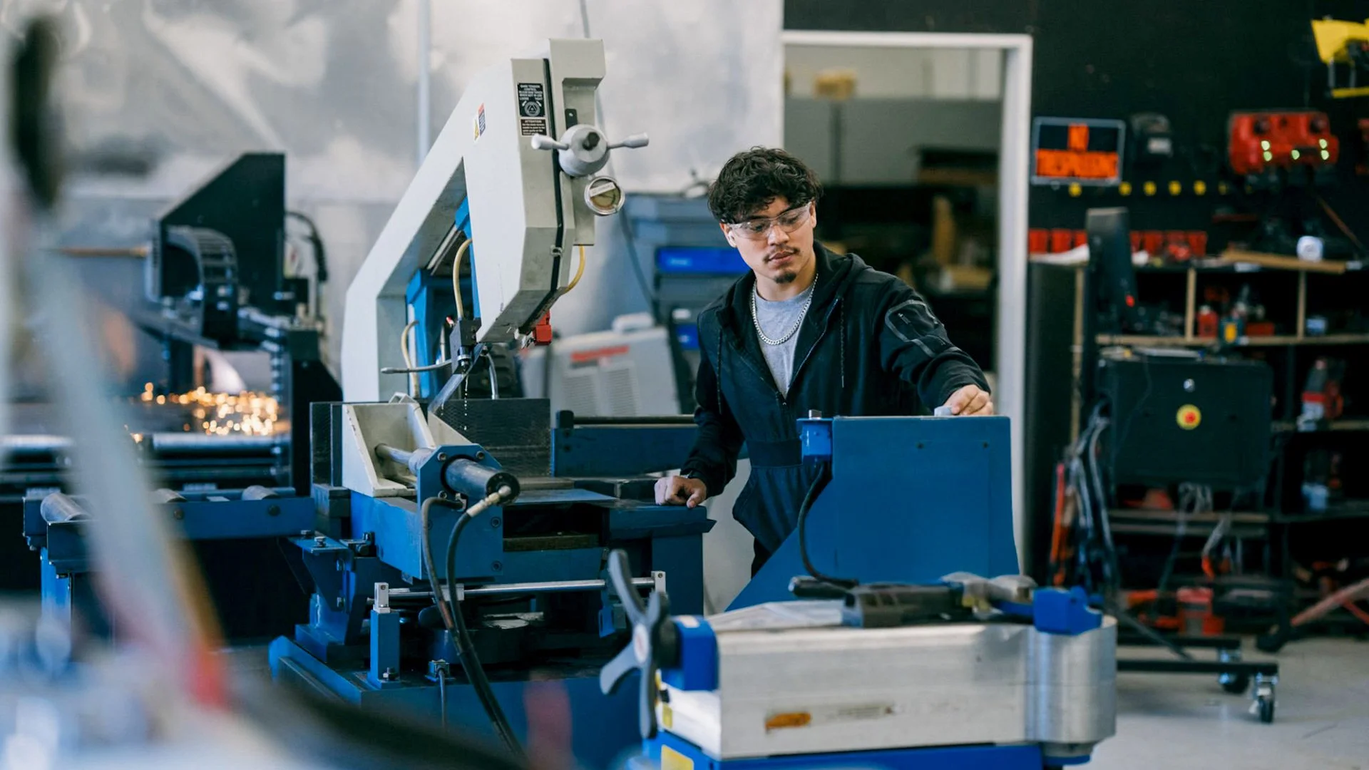 US PMI Slips Again: What Seven Straight Months of Manufacturing Contraction Really Mean