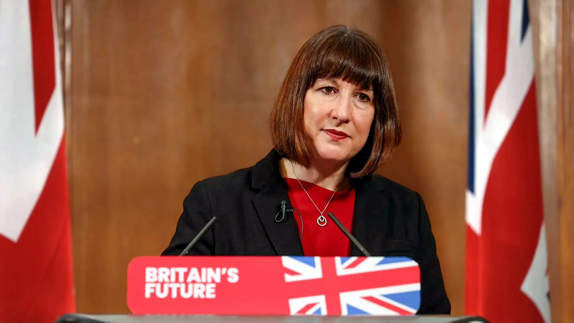 UK Chancellor Reeves Unveils Budget Plan: Inflation Targeted, Investment Secured, and Borrowing on the Decline