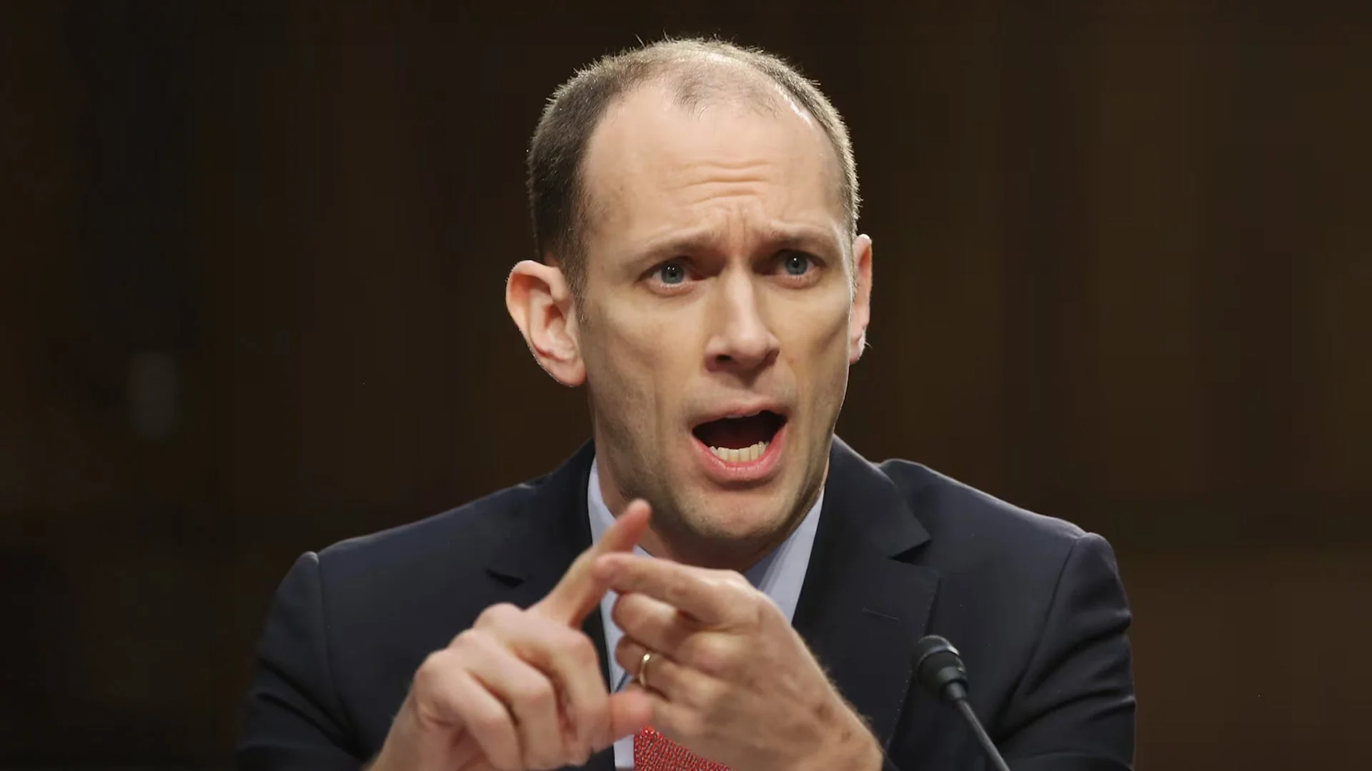 Fed’s Goolsbee Cautions Against Rapid Rate Cuts: Stable Jobs, Sticky Inflation, and the USD’s Balancing Act