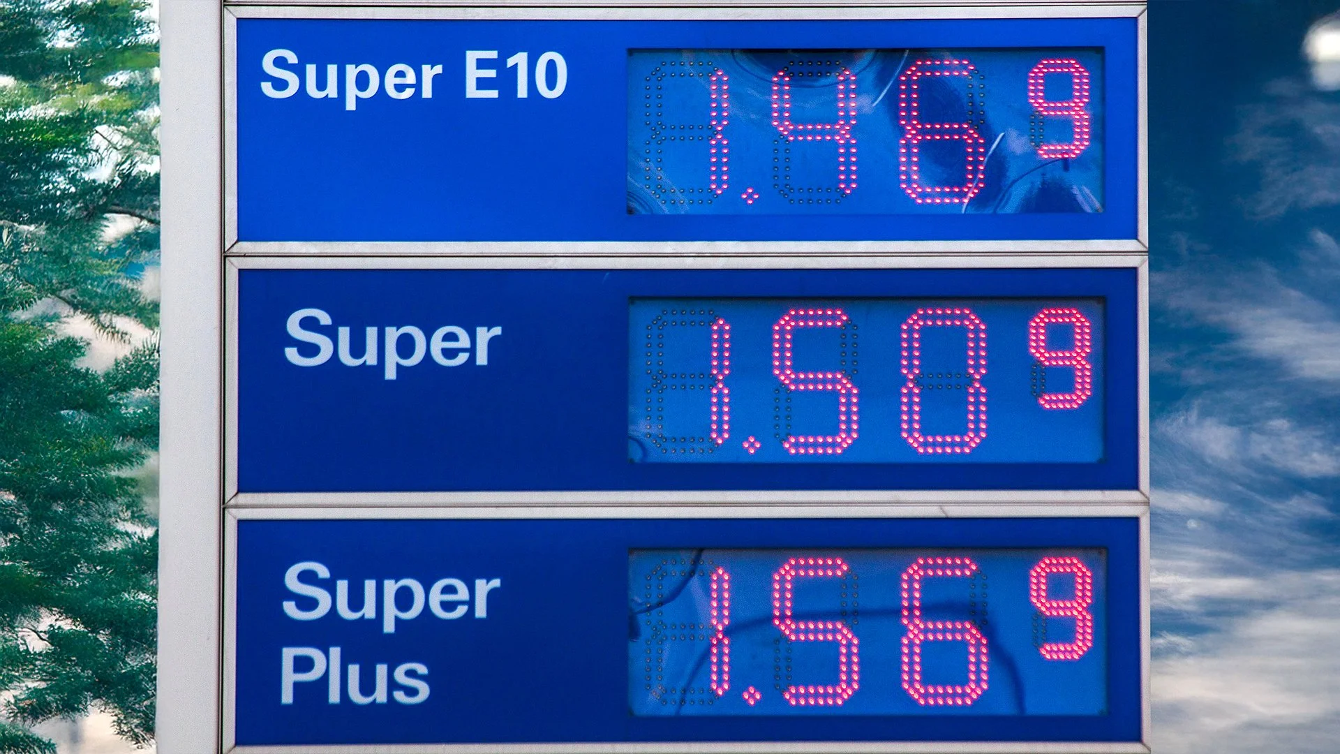 Canada’s October Inflation Surprise: How Falling Gas Prices Could Shake the CAD