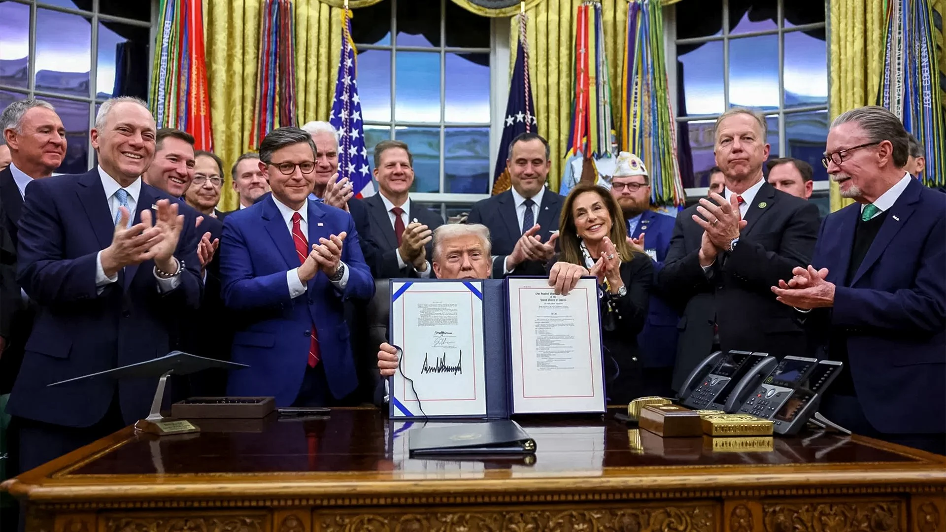 Trump Signs Spending Bill, Ending Longest U.S. Government Shutdown