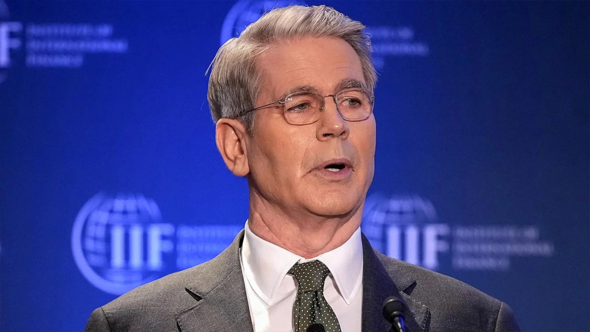 Bessent Dismisses “Tariffs as a Tax” Narrative — Says AI Could Drive U.S. Job Boom Amid Falling Mortgage Rates