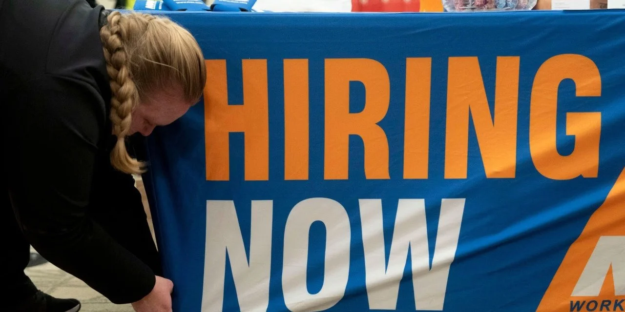 U.S. Labor Market Holds Firm: Initial Jobless Claims Rise Slightly to 212,000