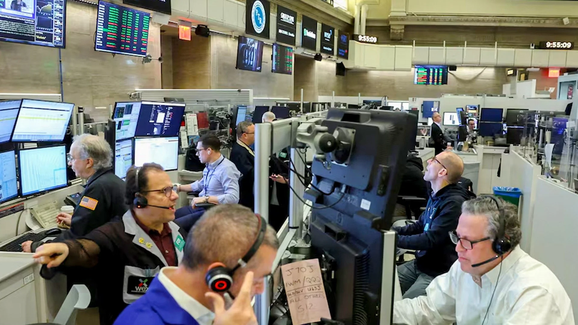 The 4 PM Rush: Navigating the Month-End Fix (WM/Reuters)