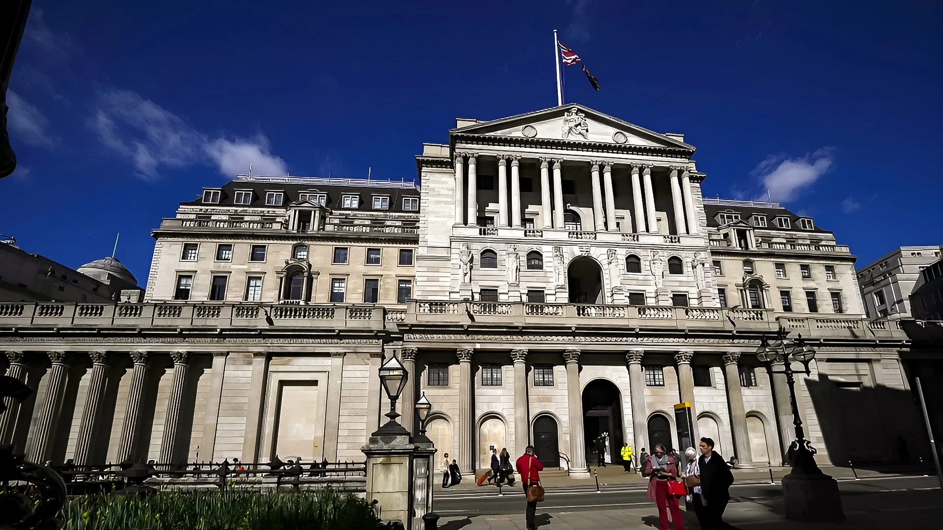 BOE’s Balancing Act: Why the Bank of England Is Holding Fire Ahead of the UK Budget