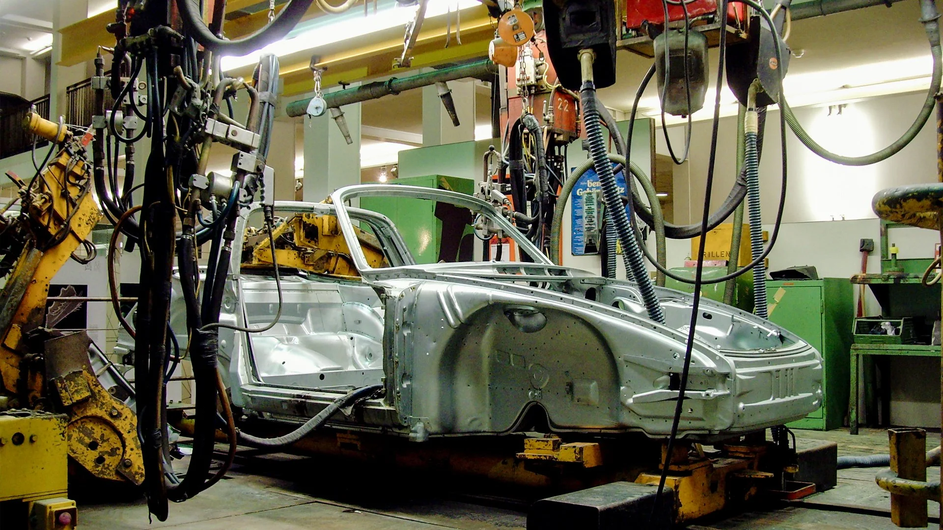 The German Engine Stutters: Flash PMI Data Reveals Year-End Momentum Loss