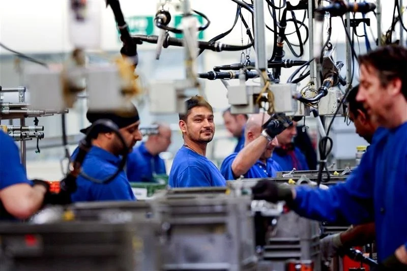 UK Industry’s Bittersweet 2025: Annual Growth Returns Despite December Chill