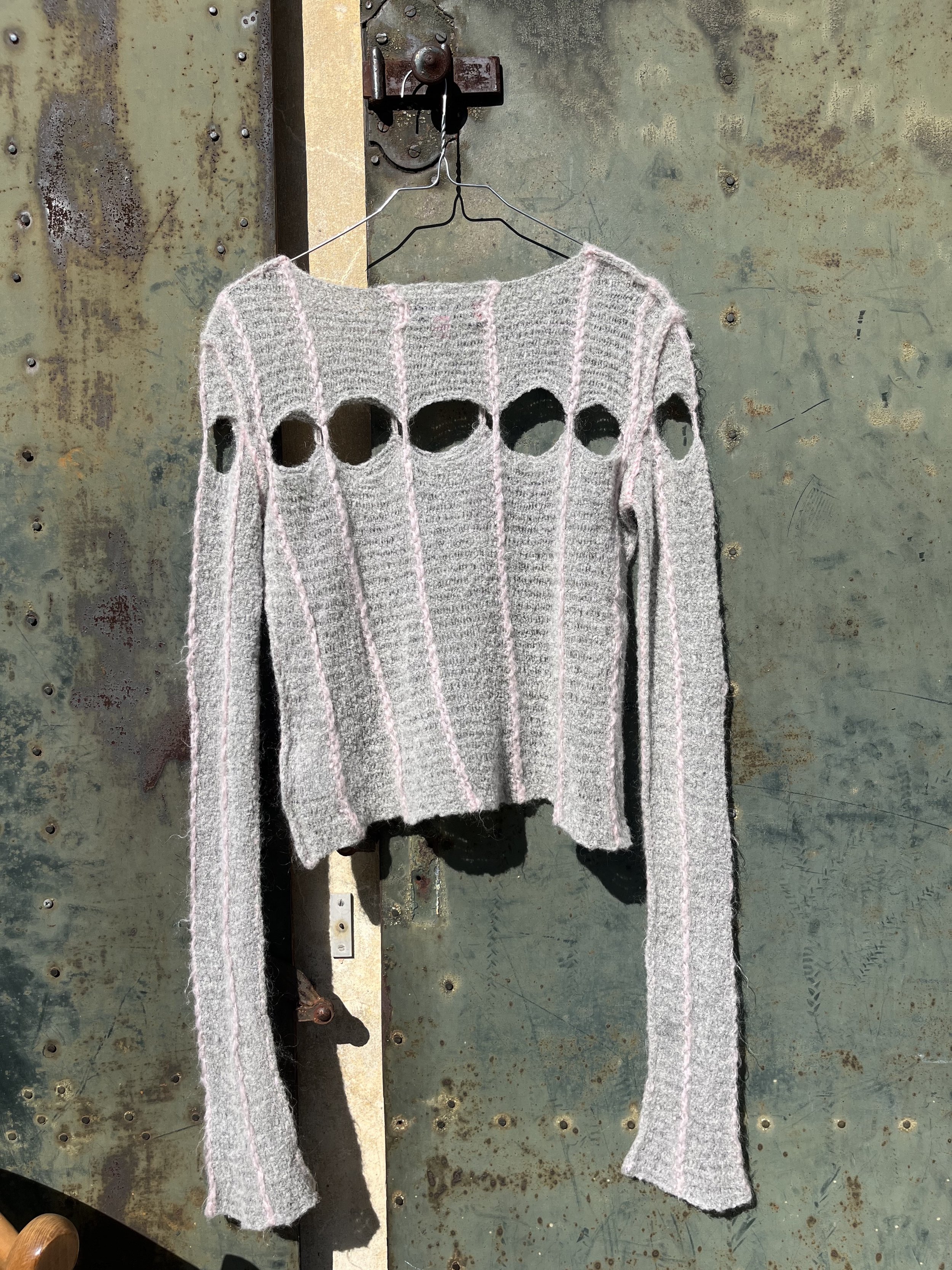 pull troué 1.jpg