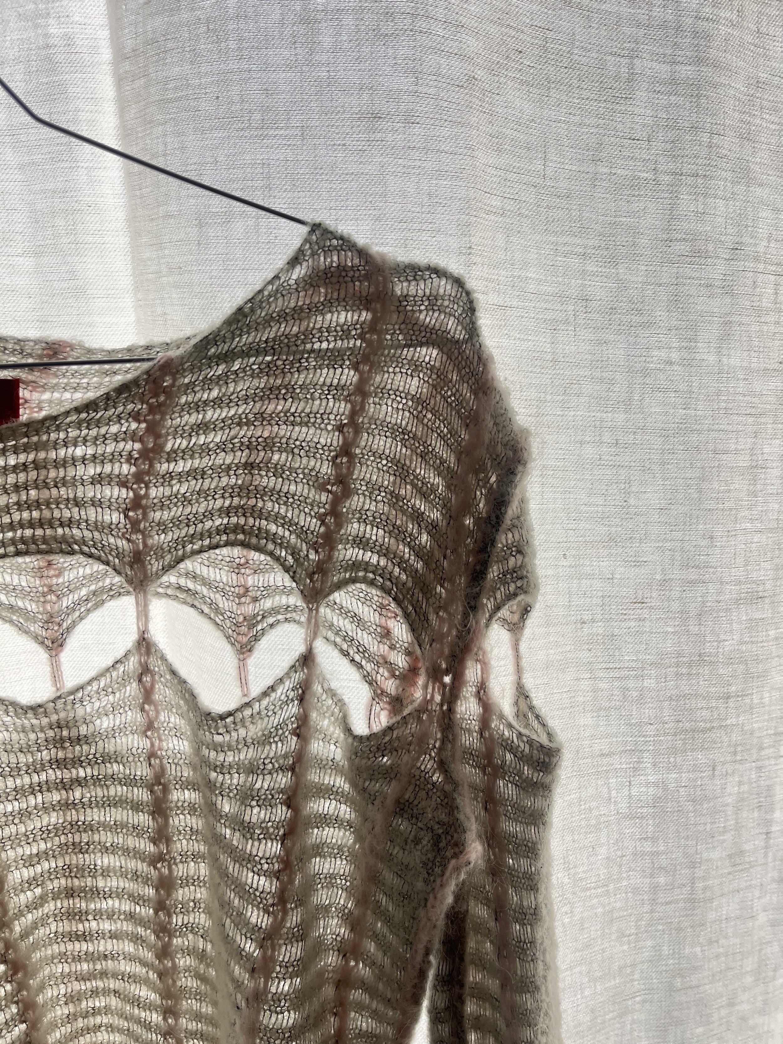 pull troué 4.jpg
