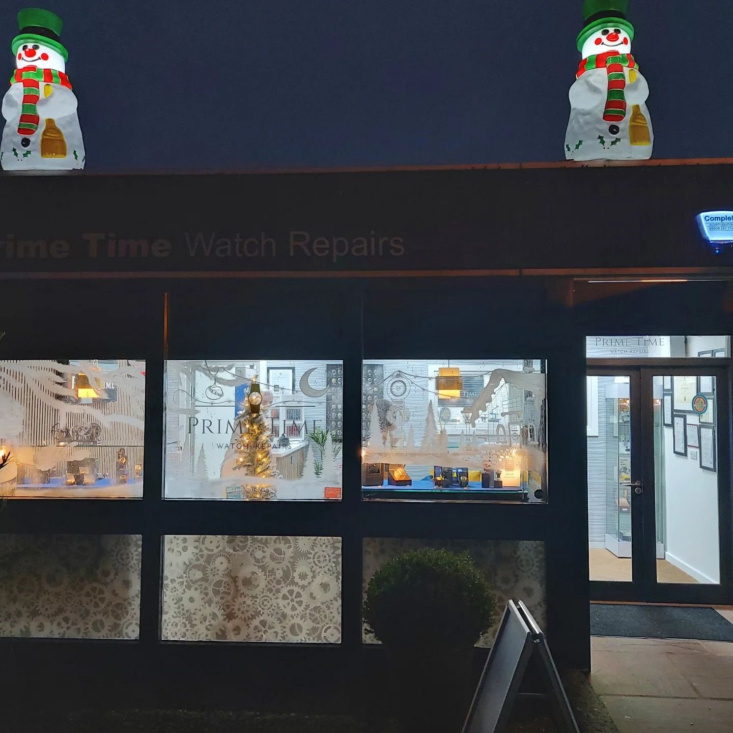 Really enjoyed late night Christmas shopping night! 🎄 

The farm had all the xman lights on, a brass band, cosy outdoor fire with mulled wine, food hall was rammed all the shops open and the place was buzzing! 

This is our 3rd xmas late night now a