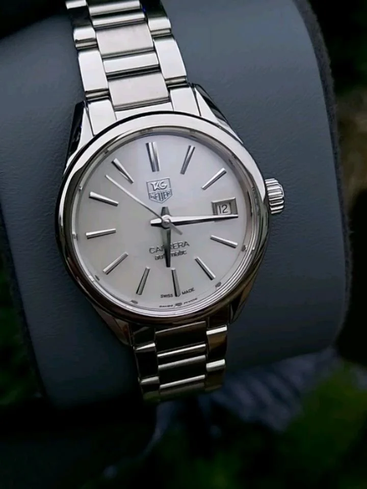 FOR SALE

Ladies Tag Carrera WAR2411

- 28mm steel
- Mother of pearl dial
- Automatic movement 
- 2 Year Warranty
- Box and card 

&pound;1500 

Another perfect gift for the ladies 😁

#tagheuer #tagcarrera #gifts #forsale #cedarfarm #lovecedarfarm