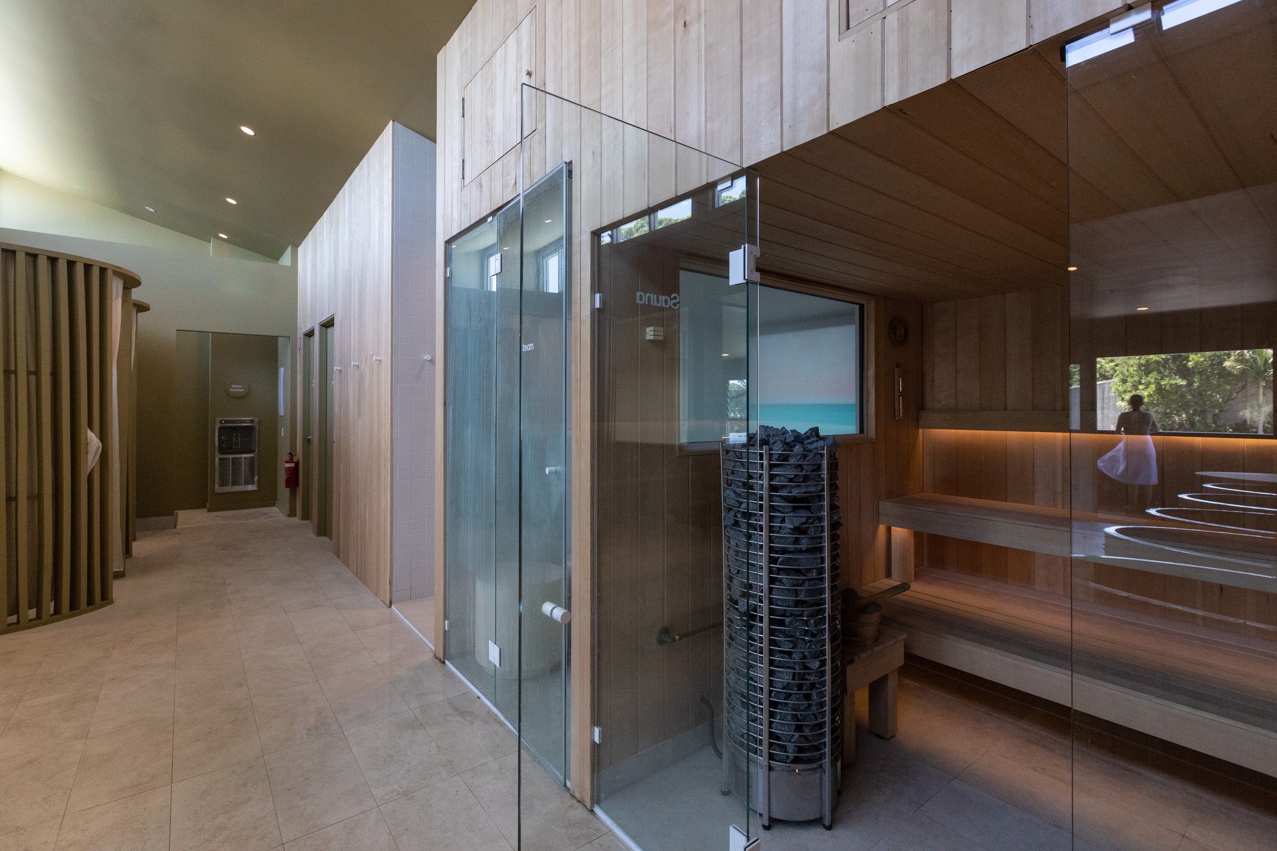 Contrast Therapy: The Science Behind Ice Bath + Sauna Protocols (And How to Do It Right)