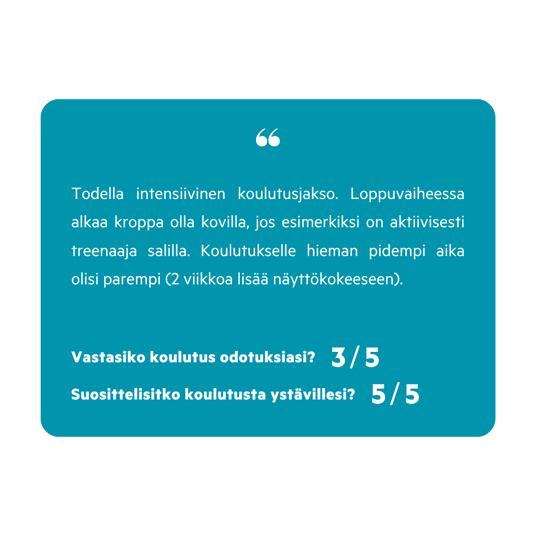 Tekstipalaute ruudulla, jossa suomenkielinen teksti koulutuksesta ja siihen liittyvistä arvioinneista, sekä kaksi kysymystä ja niihin vastaukset. Tekstissä korostuu koulutuksen aikainen liikunnan tärkeys ja arvioinnitunkin.