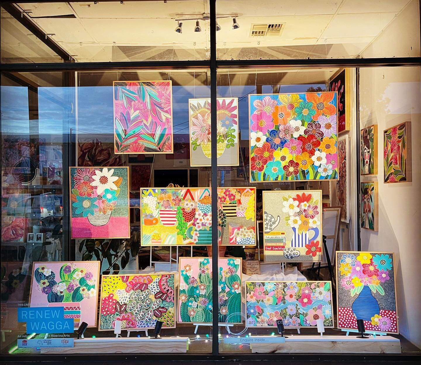 Pretty excited to drive by this moodily lit window this evening! Thank you Maggie from @thelittleyellowhouse_art for encouraging my passion, and exhibiting my work in your window. I&rsquo;m so privileged! 

Please pop by @thelittleyellowhouse_art gal