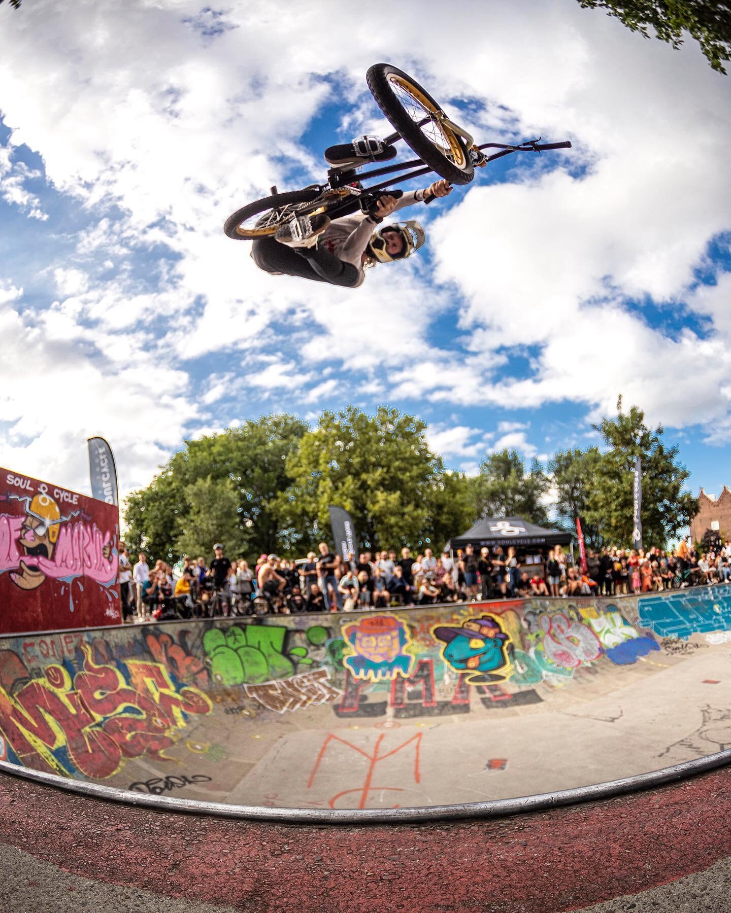 @urbansportsweek goodtimes captured by the one and only 📸 @aaronzwaal #BMX #Genieten