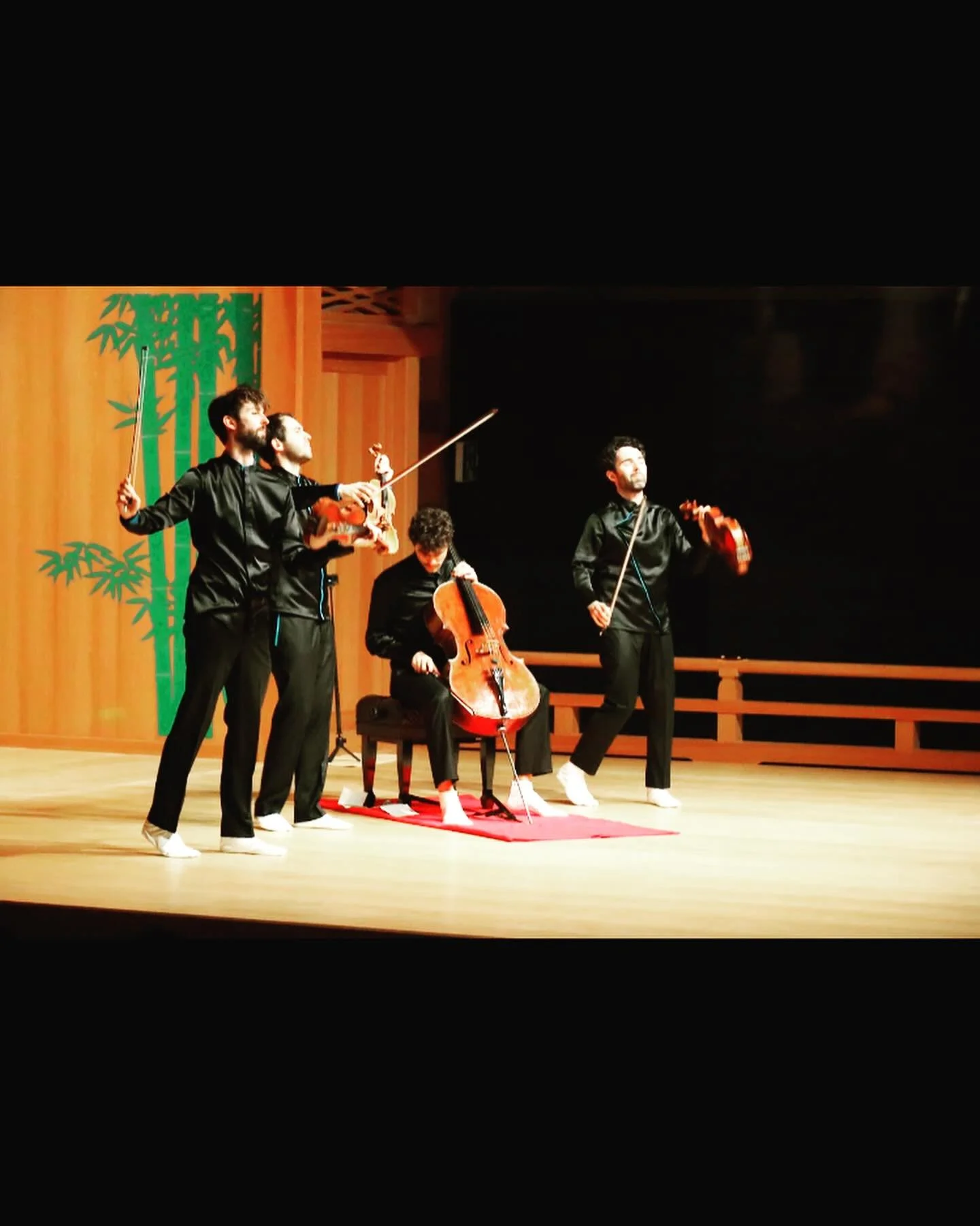 Japan Tour 2025 ✅ 
1. Performing at beautiful Noh theatre in Niigata
2. Beautiful sculpture by @annie_morris_studio 
3 Beautiful painting by @sander.stuart 
4/5 Osaka nightlife
6 beautiful Japanese garden in Heji
7/8/9 the art of flowers 
10 happy le