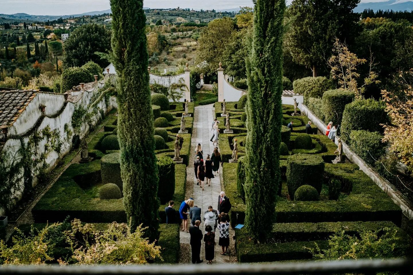 Weddings in Florence are pretty special 🇮🇹

#italywedding
#weddingplanning #italianweddingplanner #engaged #destinationwedding
#destinationweddingphotographer #bride #weddingideas
#weddinginspiration
#photo #photography #documentaryweddingphotograp