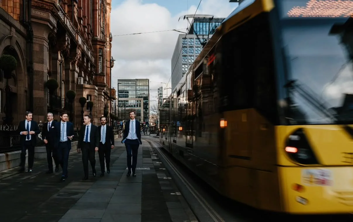 A proper Christmas wedding at The Midland Hotel 🎄
Low winter light, city glow, and a quiet wander through Manchester in the evening with these two.
No forced poses. No overdoing it.
Just good light, great energy, and the city doing what it does best