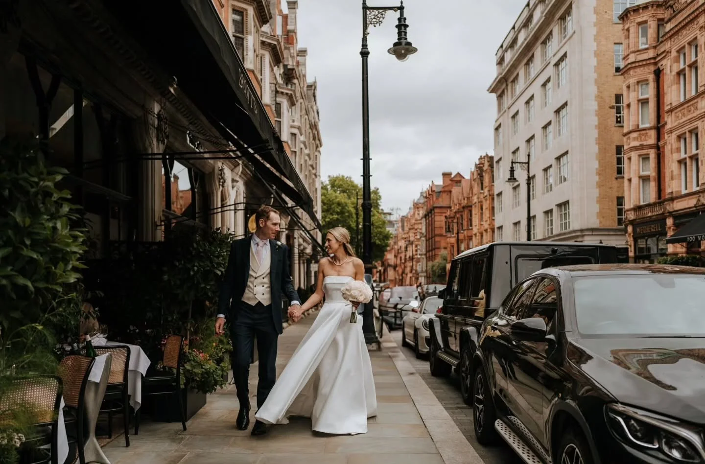 Hi to my new followers 👋🏻 

Here are some lovely and funny wedding moments for you!

#LondonWeddingPhotographer
#ModernWedding
#CoolBride
#AlternativeWedding
#WeddingIdeas

Don't forget there's a ton of weddings to see front to back on my website..