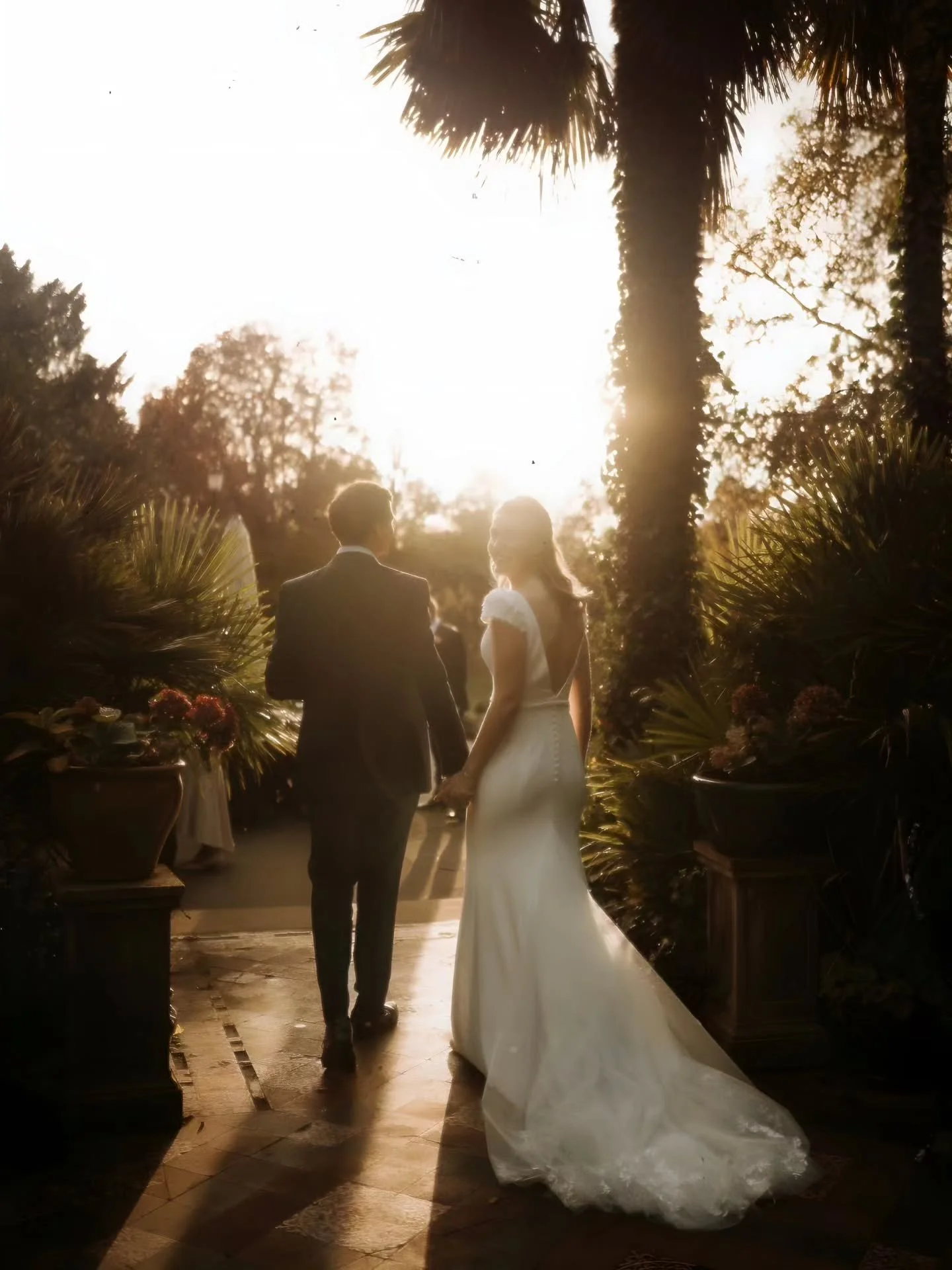 Hampton Court House has that rare mix of history, elegance and edge to feel timeless.

It&rsquo;s always a privilege photographing weddings here &mdash; the light, the architecture, the energy&hellip; it all just works.

If you&rsquo;re getting marri