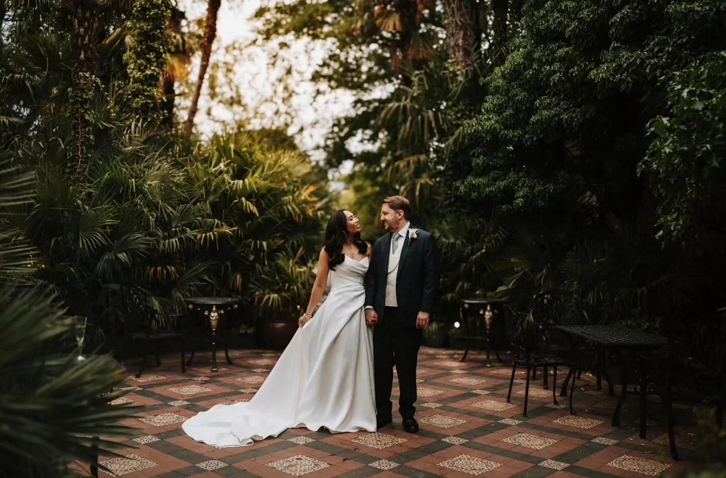 Last weekend at Hampton Court House.
Big energy, unreal light, and moments everywhere you looked. The kind of wedding that just had style without even trying. Here&rsquo;s a few frames from it all.

#HamptonCourtHouseWedding #LondonWeddingPhotographe