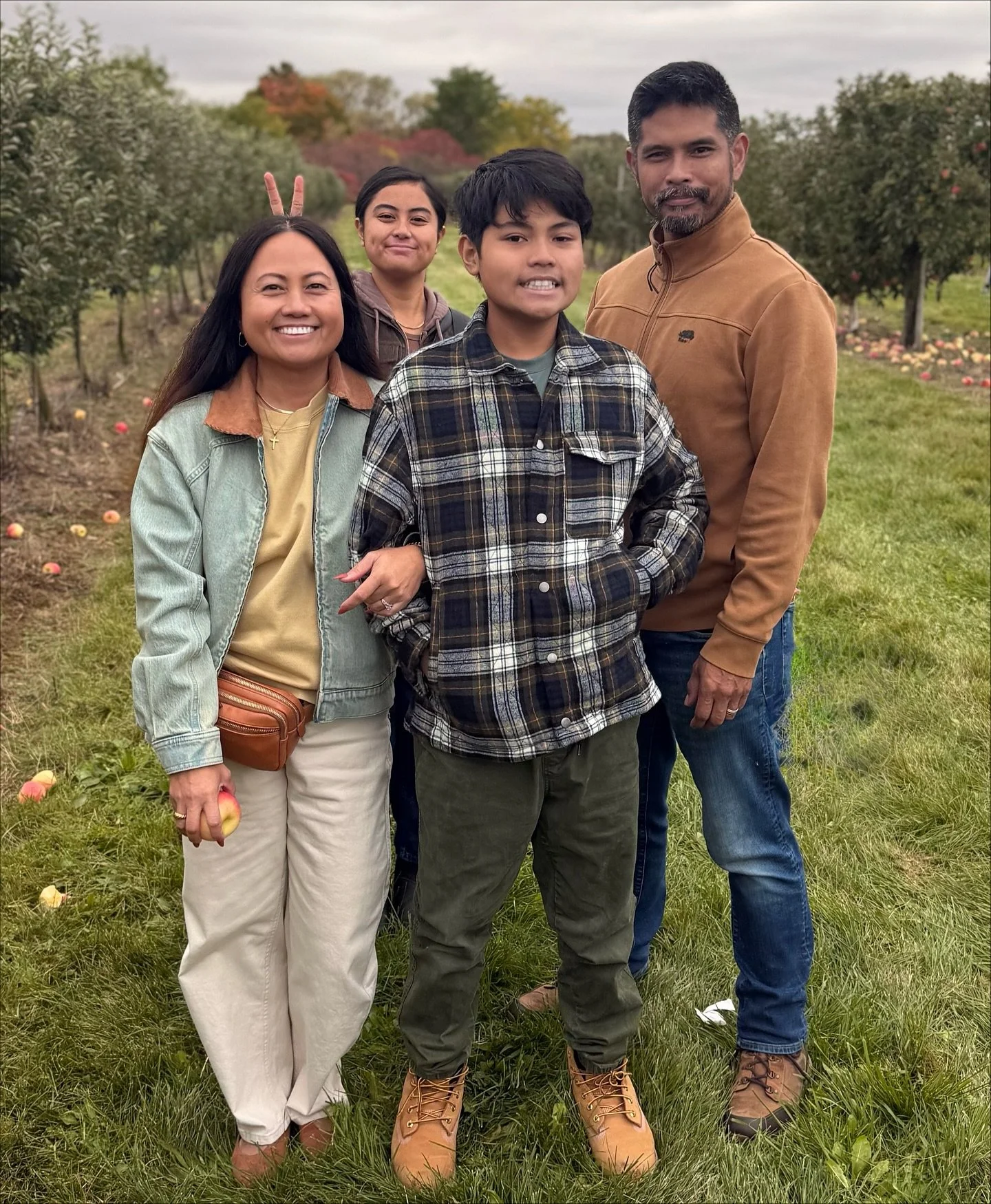 I am so BLESSED.  I have a beautiful, close knit family, my health and so much love in my life.  I have an amazing extended family and wonderful friends. My cup runneth over and I try to never take any of it for granted.  Happy Thanksgiving from my f