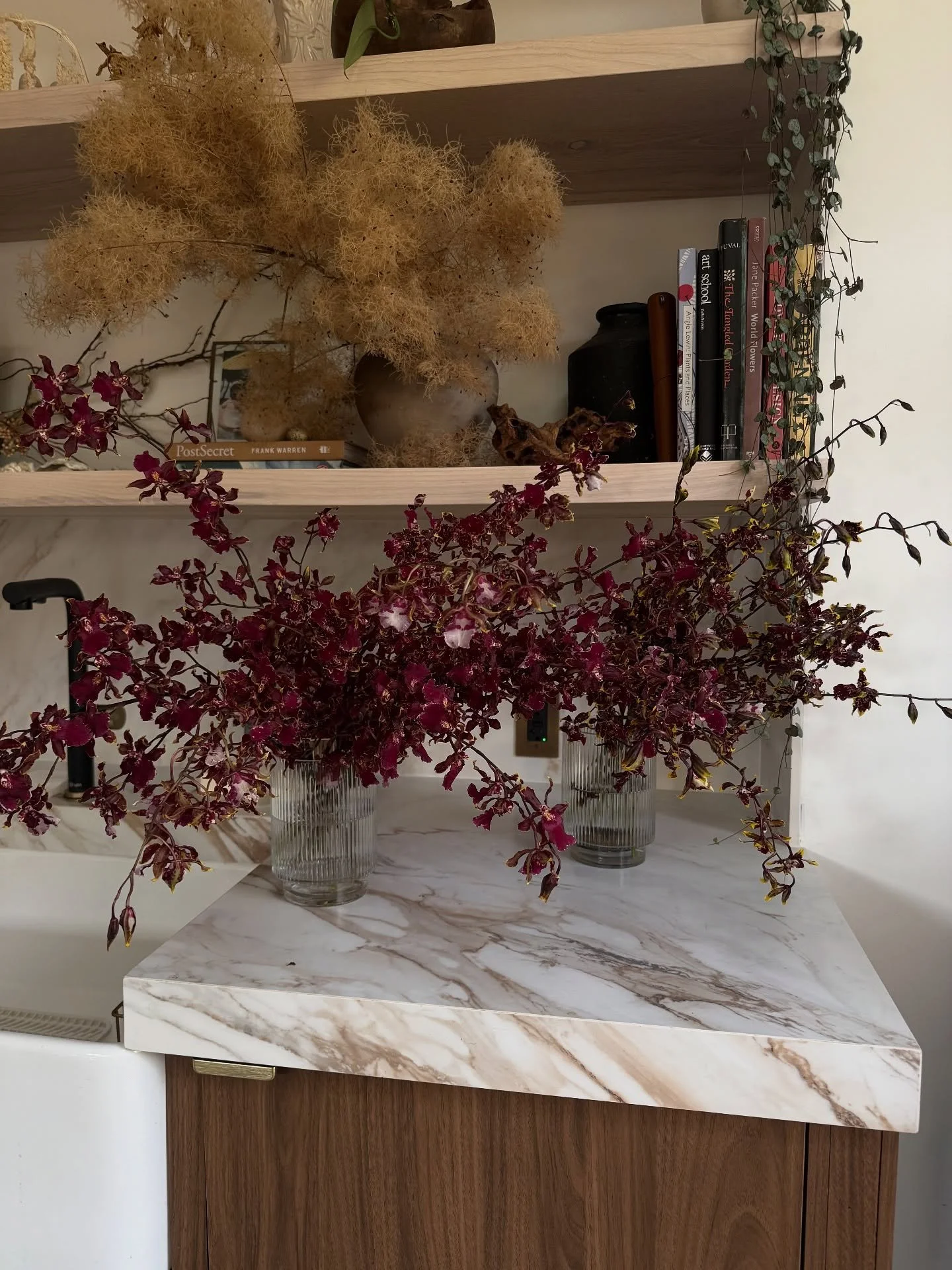 Thursday studio vibes.  Taking a breather before getting back into things this weekend.  My baby girl is graduating tomorrow so I got these beauties from @picafloraflowers to help mark the occasion.