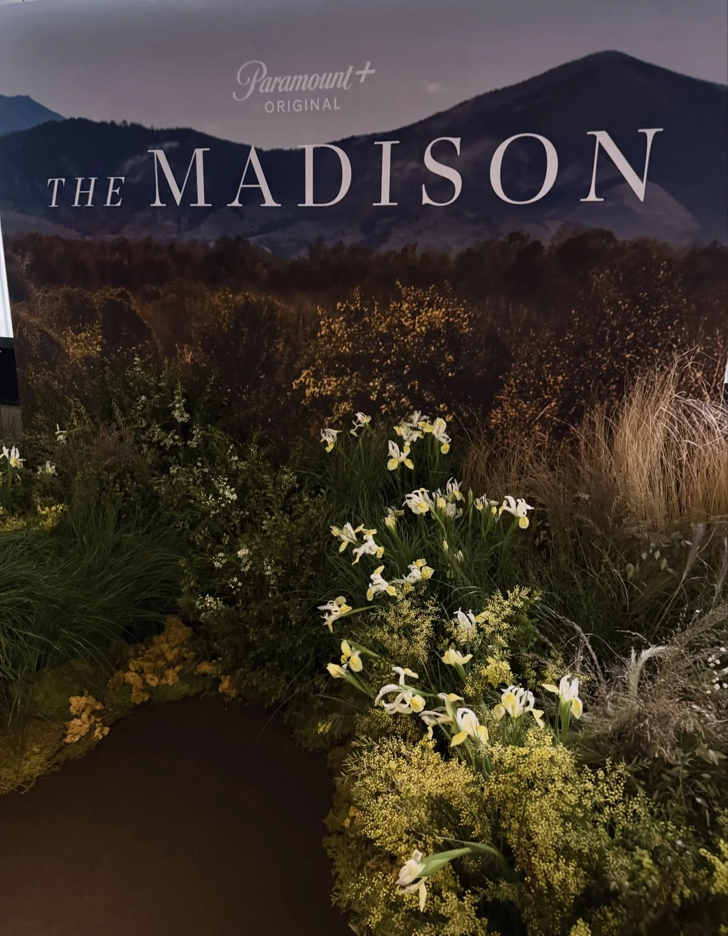 Making my meadow dreams come true with this photo moment for last nights Canadian premiere of The Madison @paramountplusca with @d3signcanada 

@ginahumildeevents 

Thank you @_izzi15_