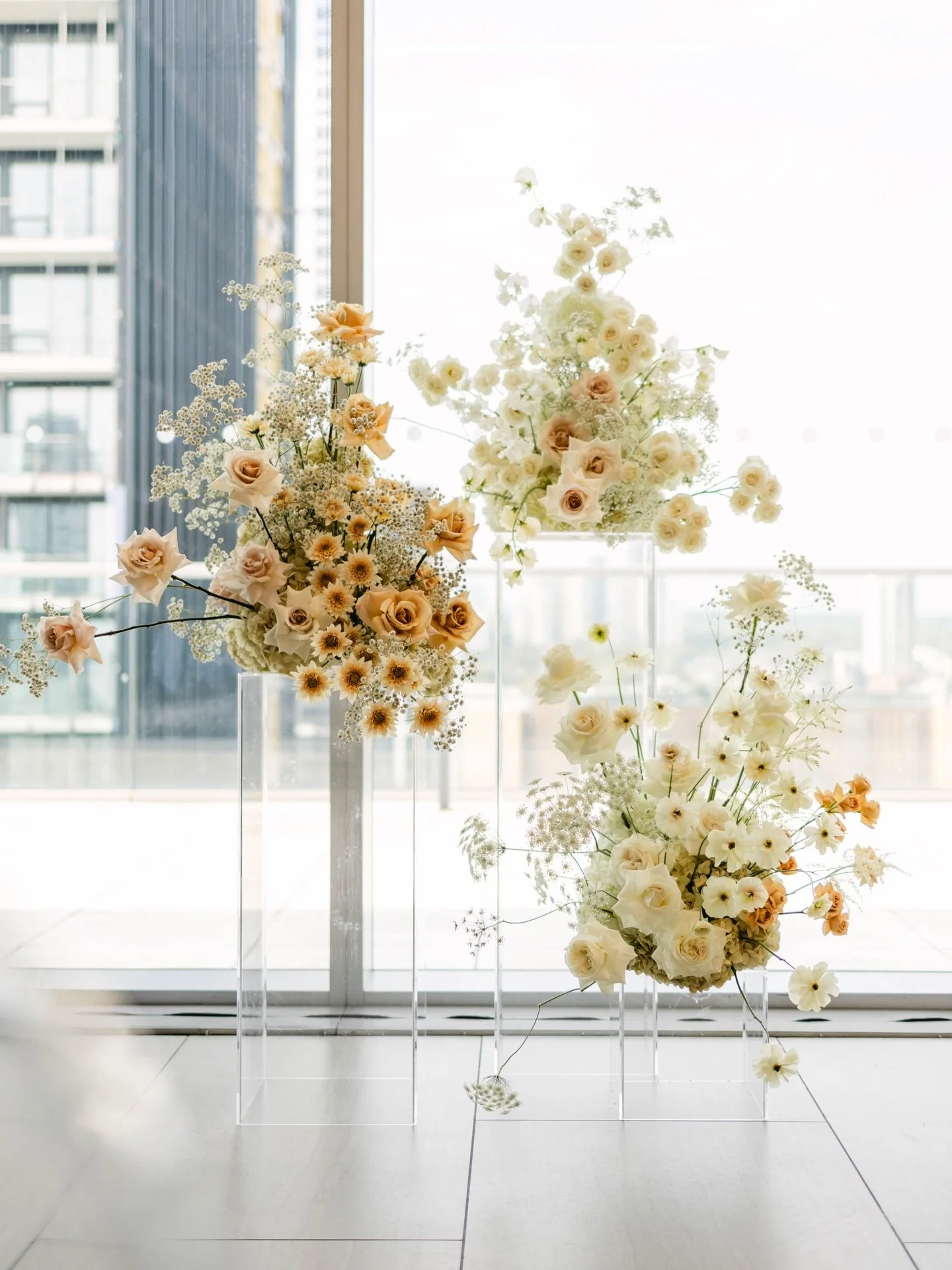 Loving the subtle, minimal and romantic vibes of this beautiful wedding in the heart of the city.  C+M 

Planning @annalacivitadesigns 
Photography @515photoco 
Venue @globeandmailcentre
Tabletop @element_event_solutions 
Furniture @detailzfurniturer
