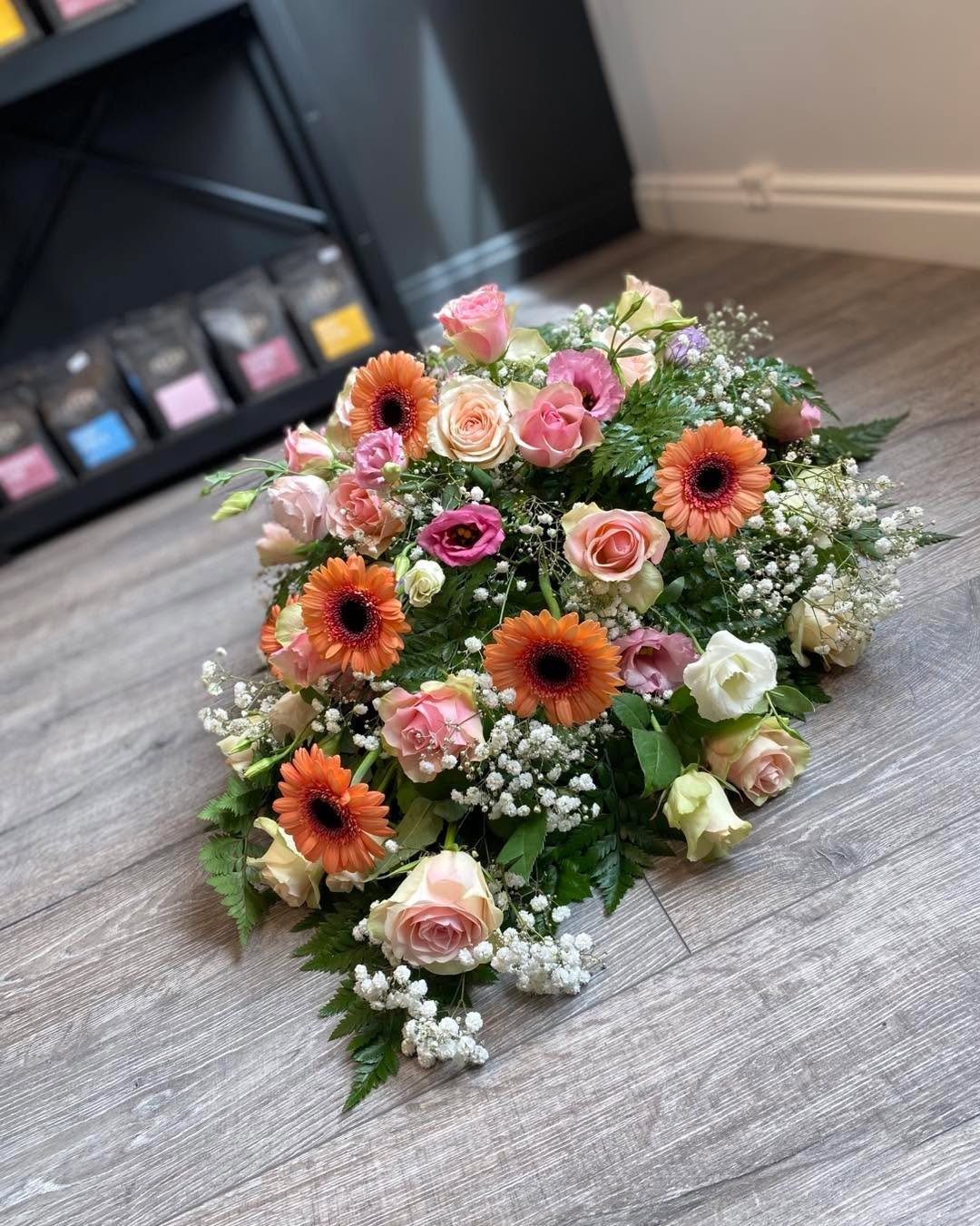 Sorgbinderi 🕊️

Trenger du blomster til begravelse 
☎️ : 91 81 41 51 eller 
🌐www.lillyblomster.no