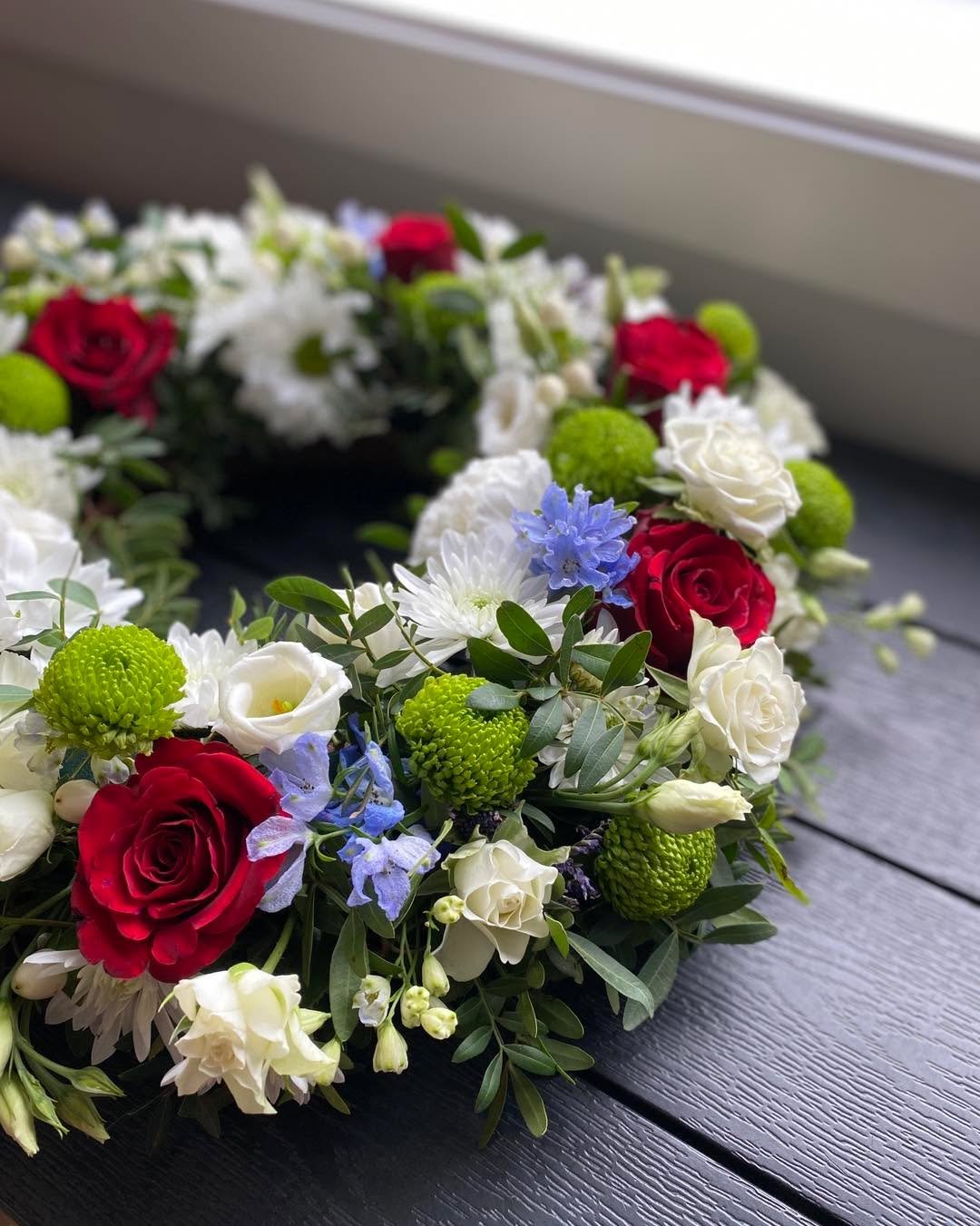 Sorgbinderi 🕊️ Takk for tilliten 🤍

Trenger du blomster til begravelse 
☎️ : 91 81 41 51 eller 
🌐www.lillyblomster.no