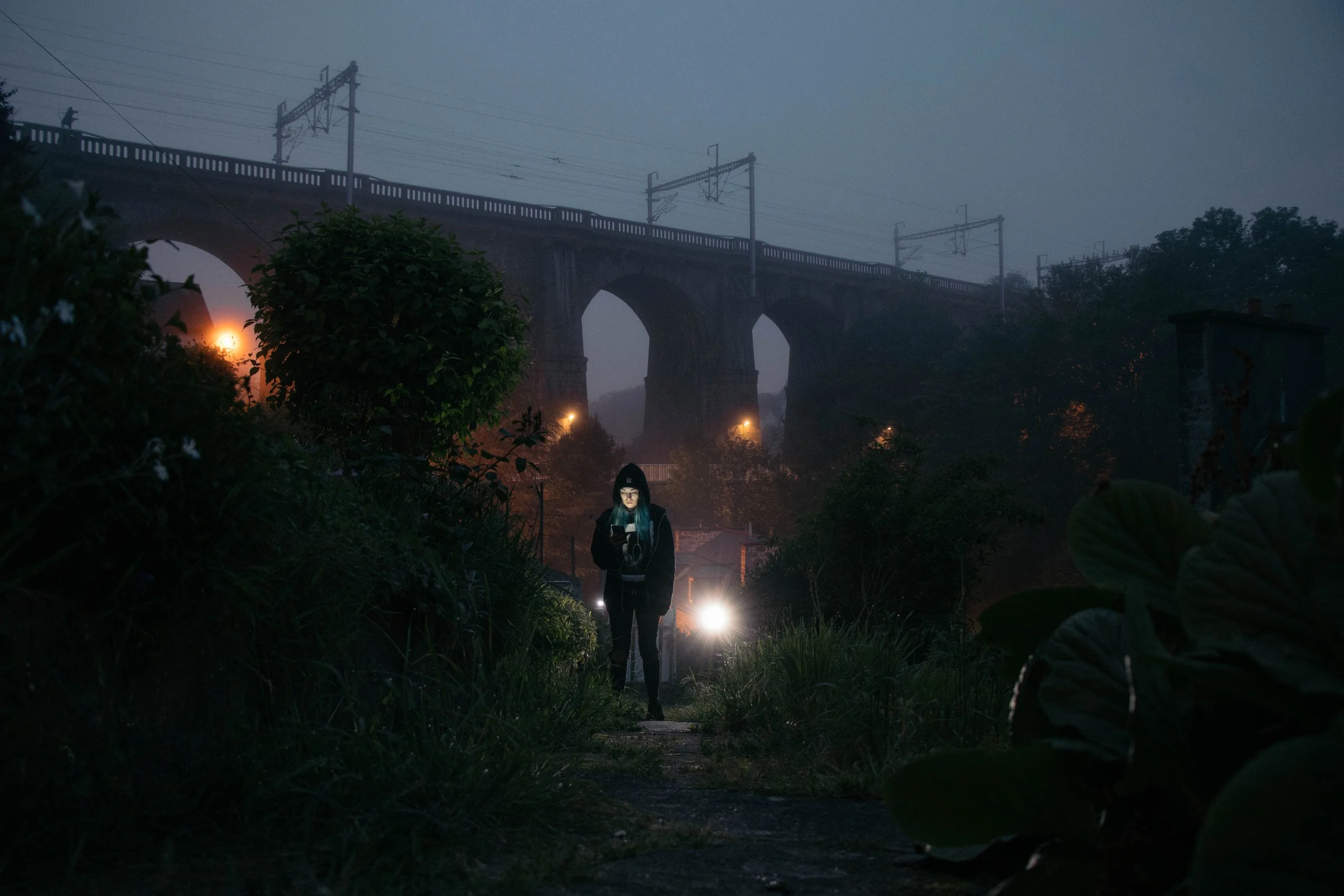 Instense atmosphere got me facin' my fears