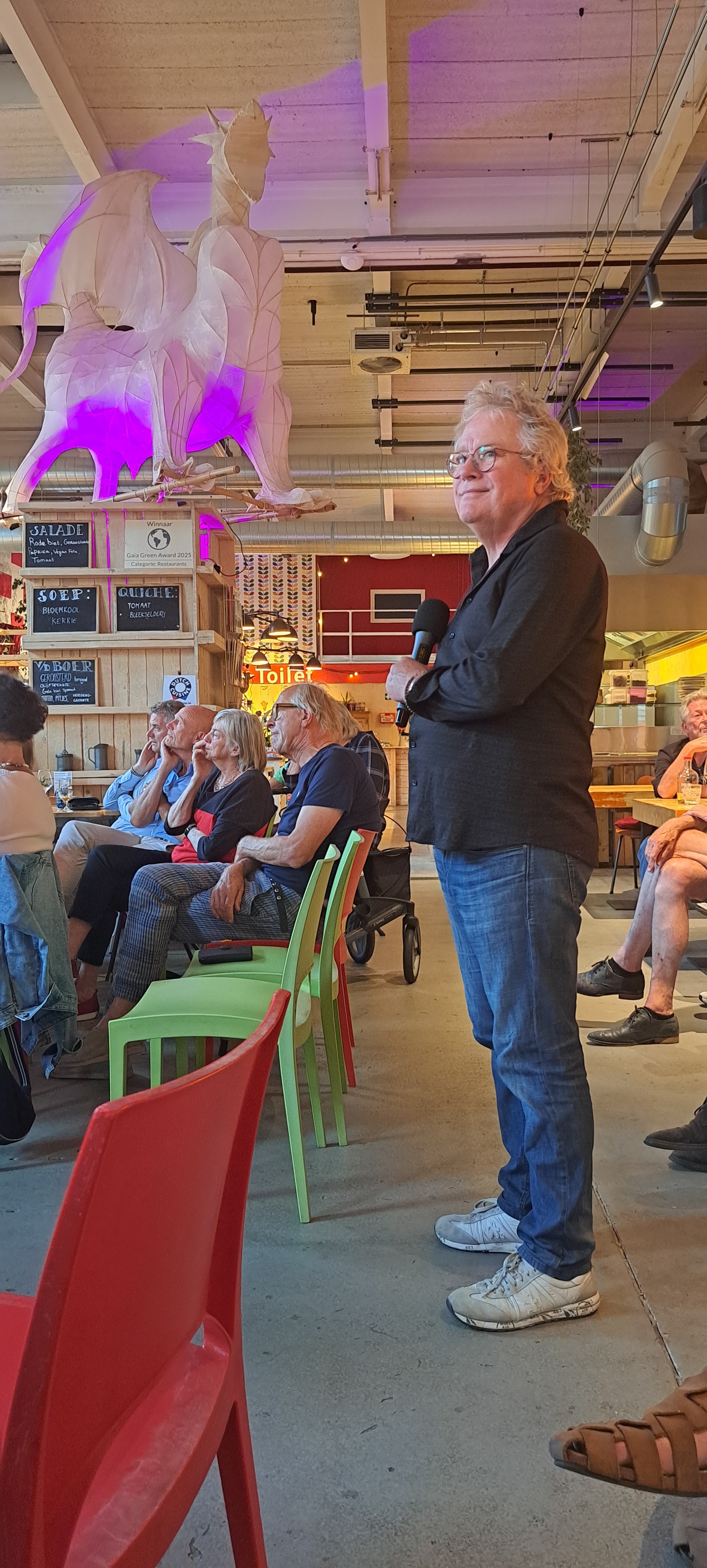 Joop ter Maat geeft de Q&A de microfoon