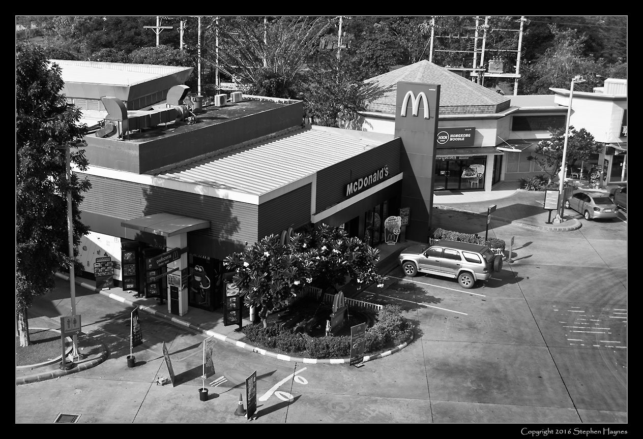 On the road to Bangkok --
McDonald's was ubiquitous throughout southeast Asia. Note the drive-thru lane,
a testament to the considerable degree of car ownership.