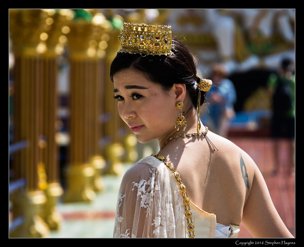 Koh Samui, Thailand --
A model (or possibly bride) working with another photographer. I am never
bashful about photographing other photographers' subjects when they are
working in public places. (Our guide said the woman was not Thai; how he
coul