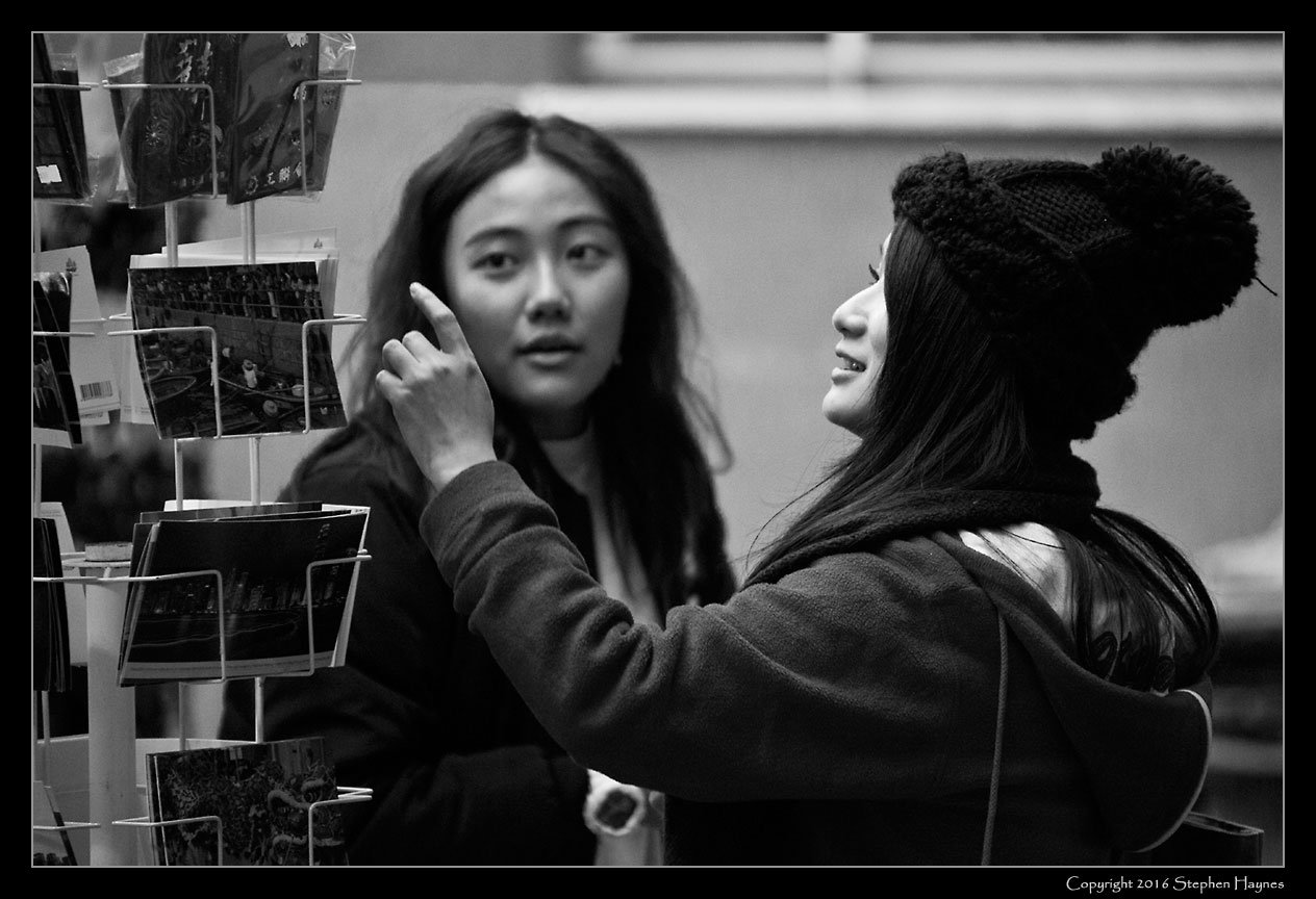 Stanley, Hong Kong Island --
Choosing a postcard.