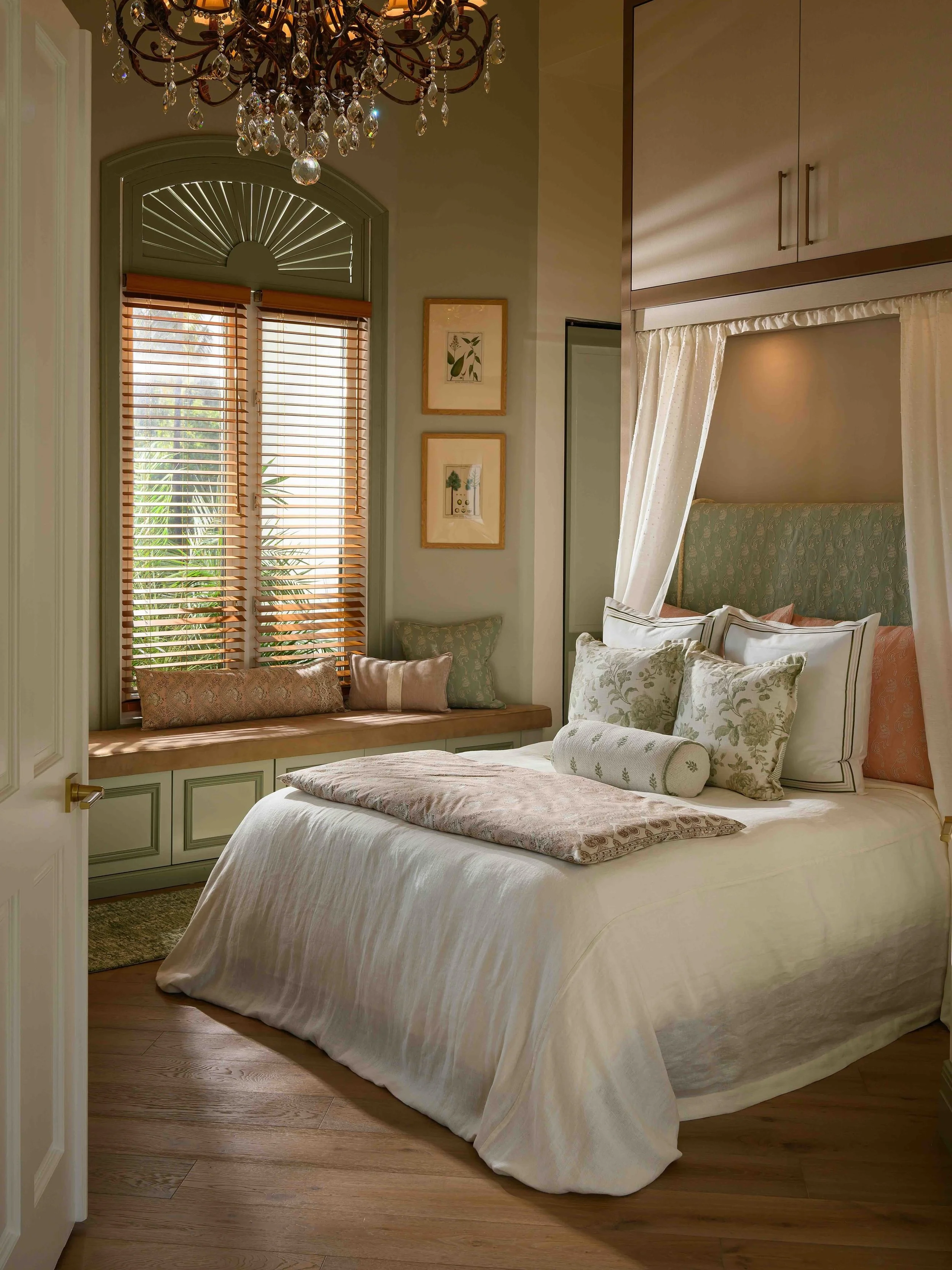 👑LUXE LIONESS LOUNGE. The inspiration for this guest room was inspired by a 12th-century Normandy castle @ch&acirc;teau_de_louye where @lamaisonpierrefrey transformed more than twenty rooms into a textile wonderland. 

I was one of a few select desi